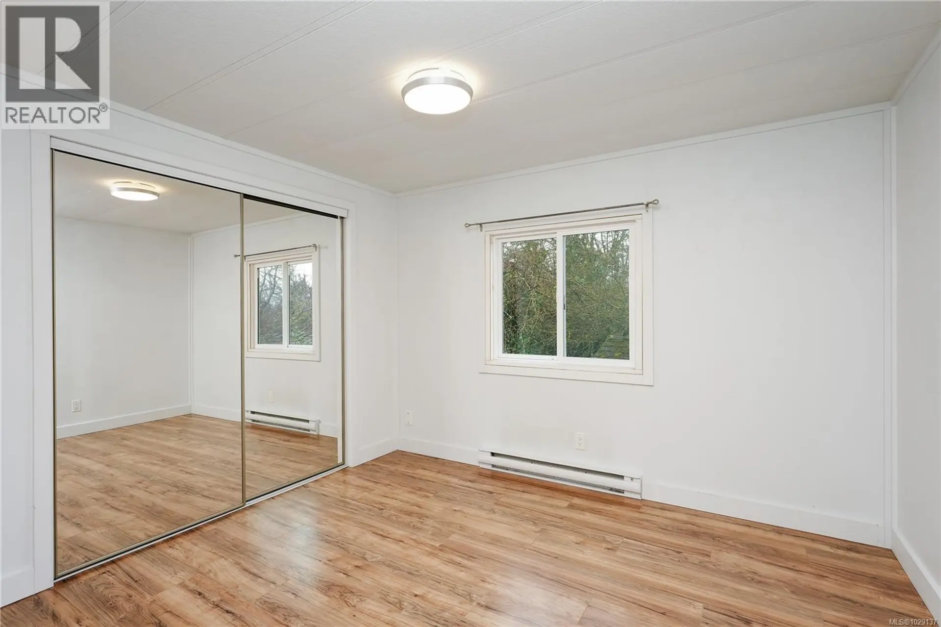 Property at #5 70 COOPER RD, View Royal, BC