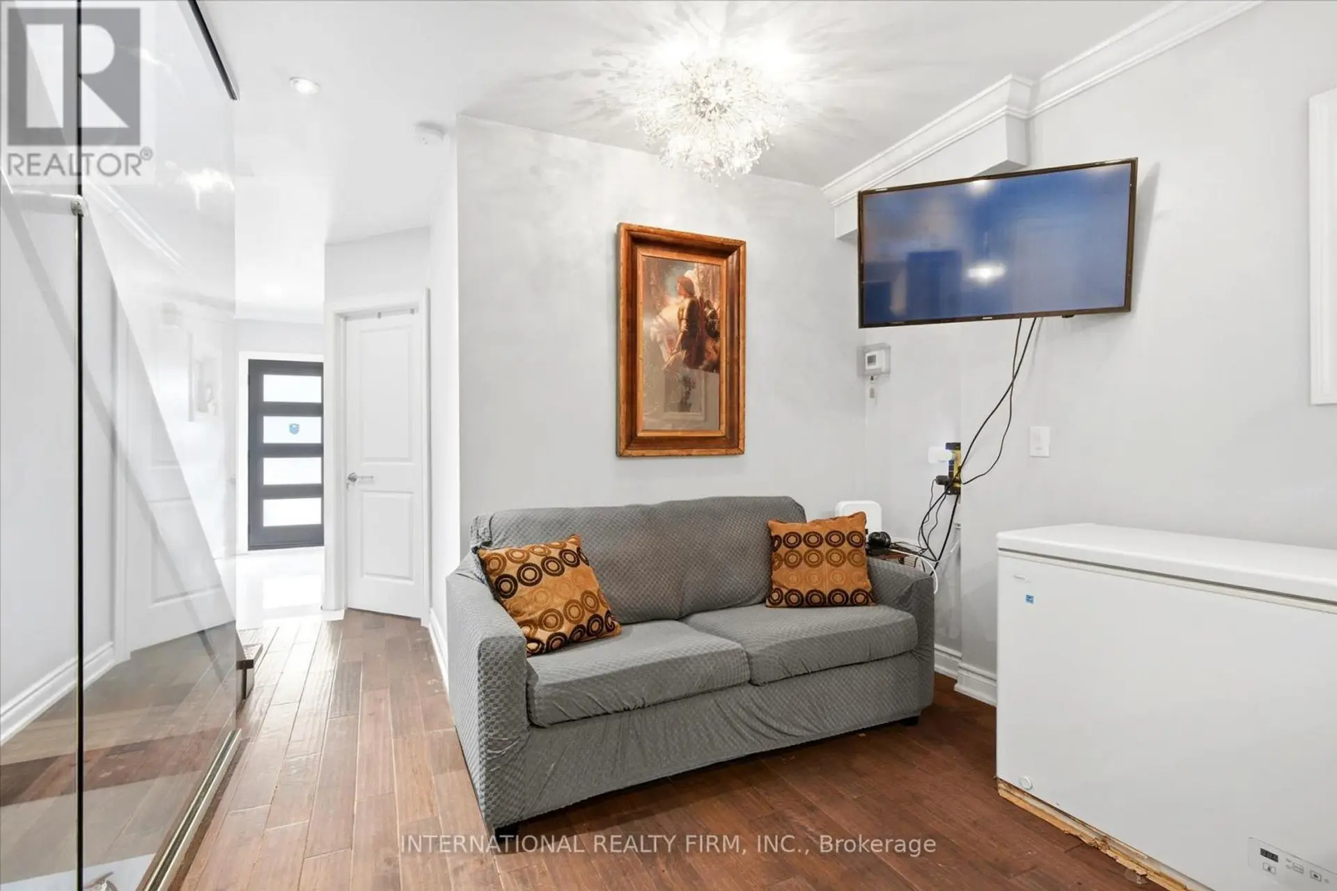 568 DELAWARE AVENUE N - Image 4