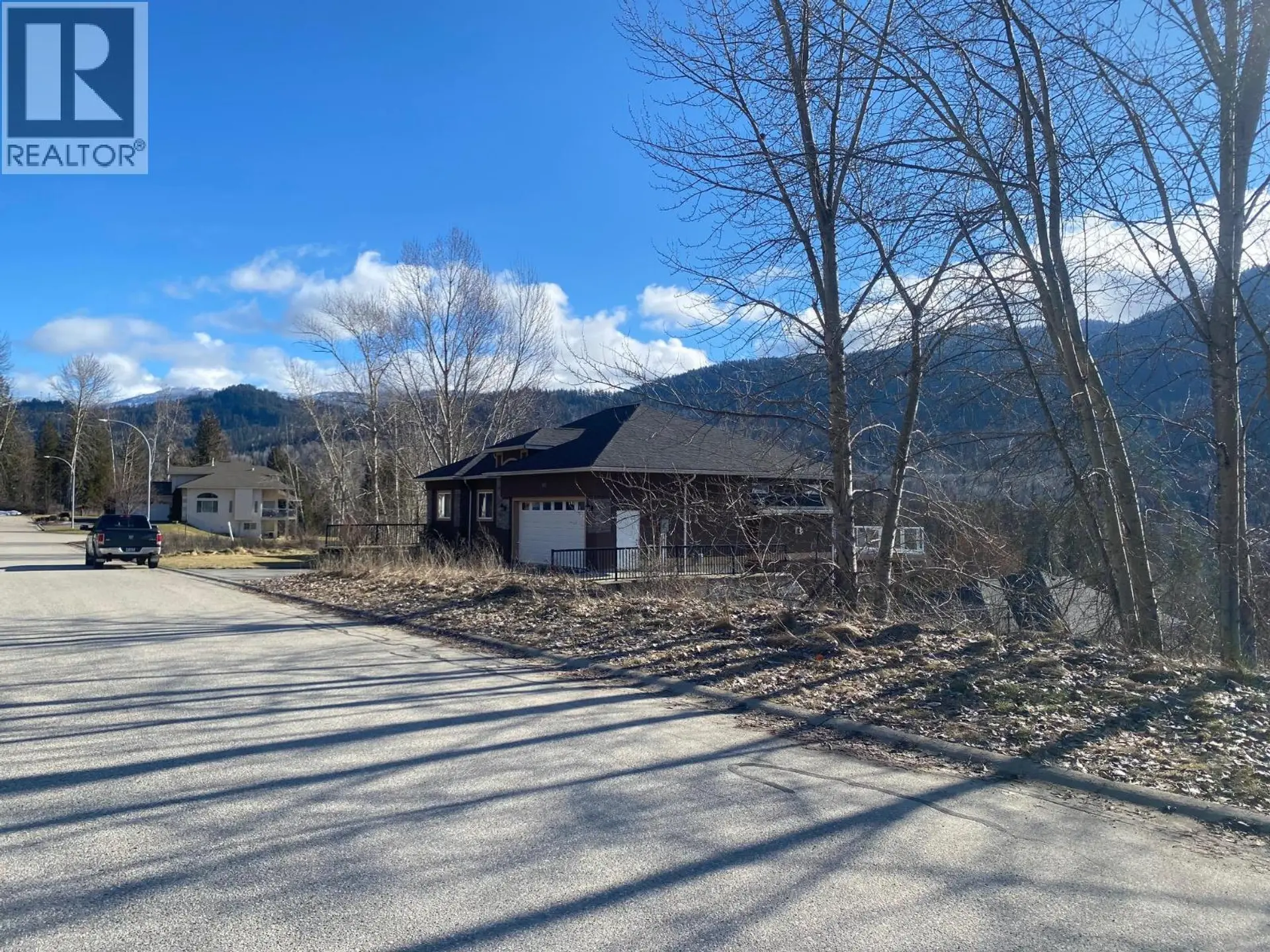 Property at 933 7TH STREET, Montrose, BC