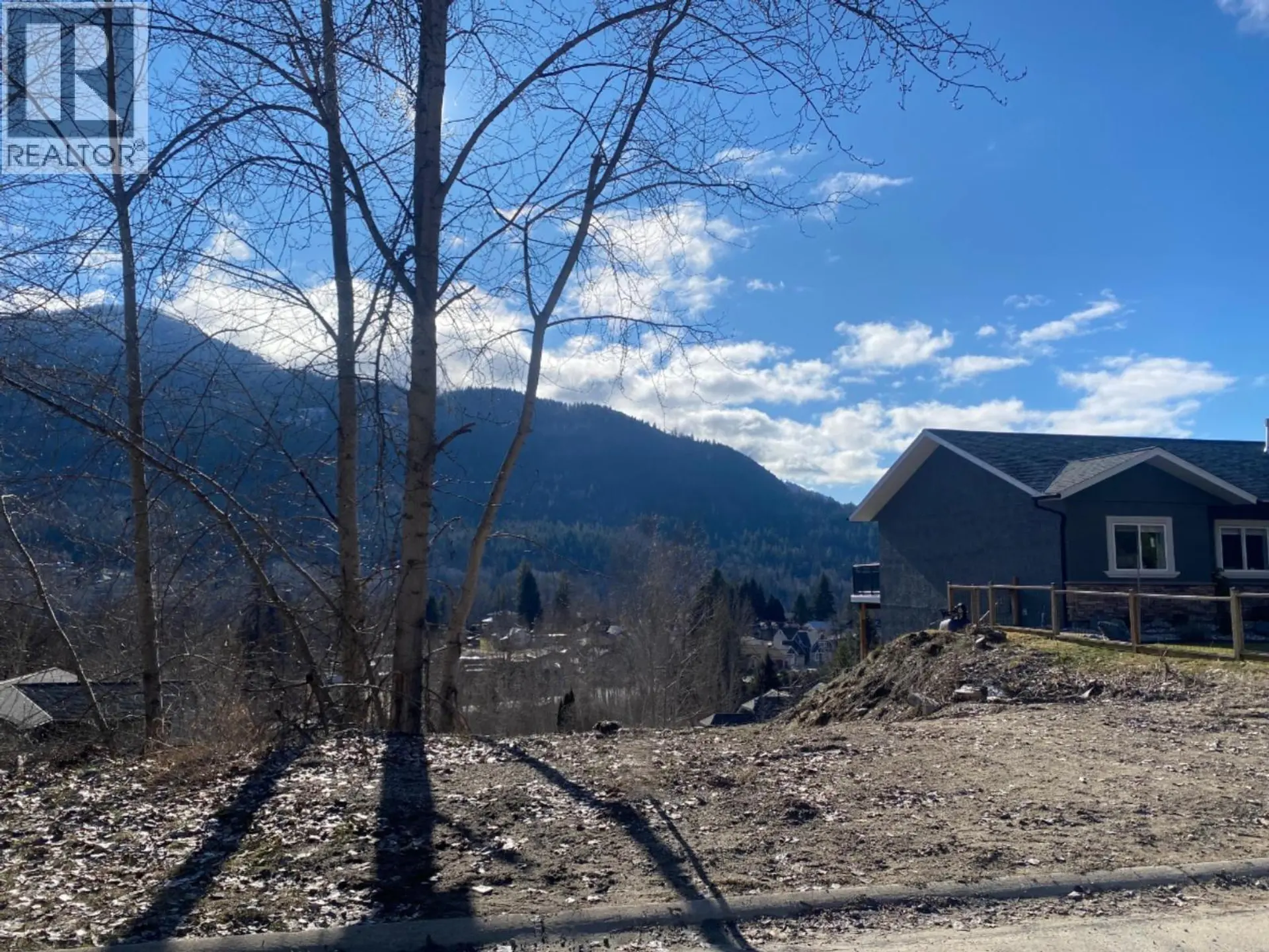 Property at 933 7TH STREET, Montrose, BC