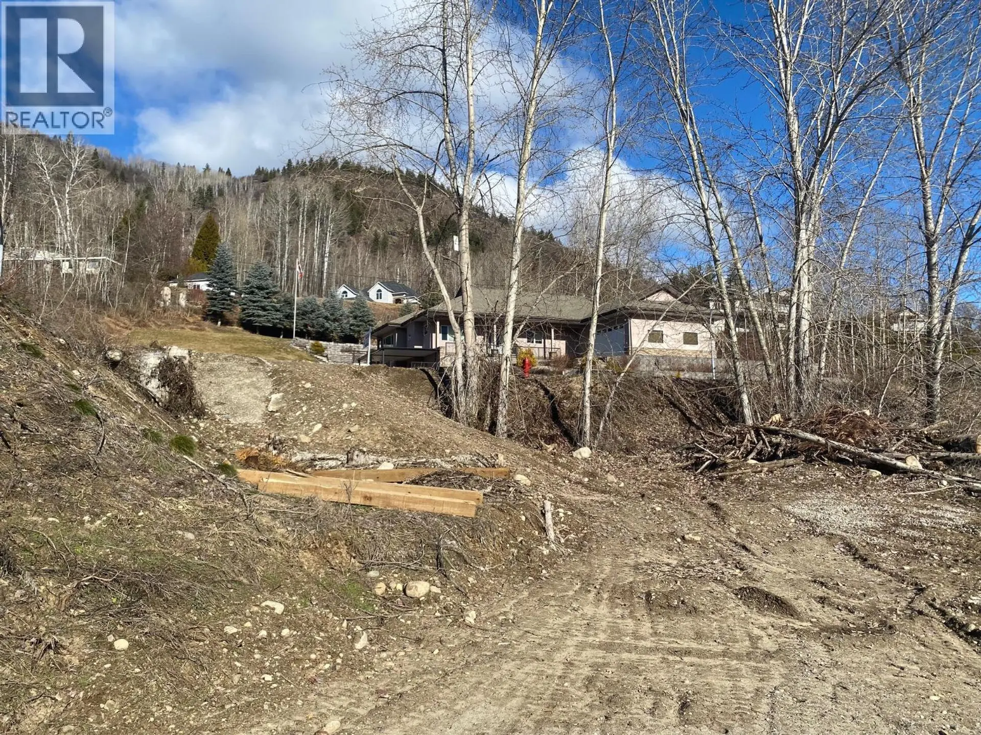 Property at 933 7TH STREET, Montrose, BC