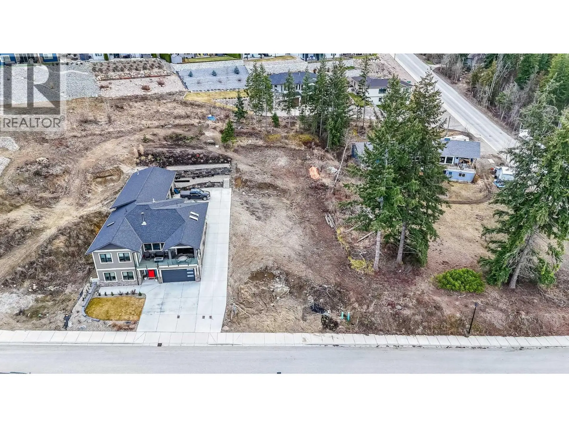 Property at 1060 16 AVENUE SE, Salmon Arm, BC