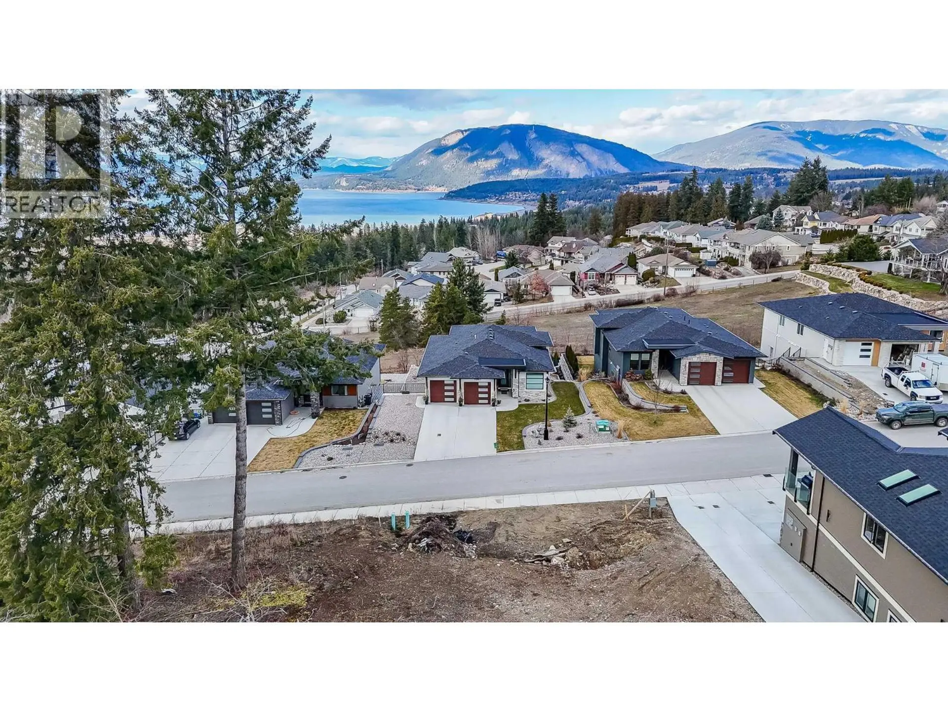 Property at 1060 16 AVENUE SE, Salmon Arm, BC