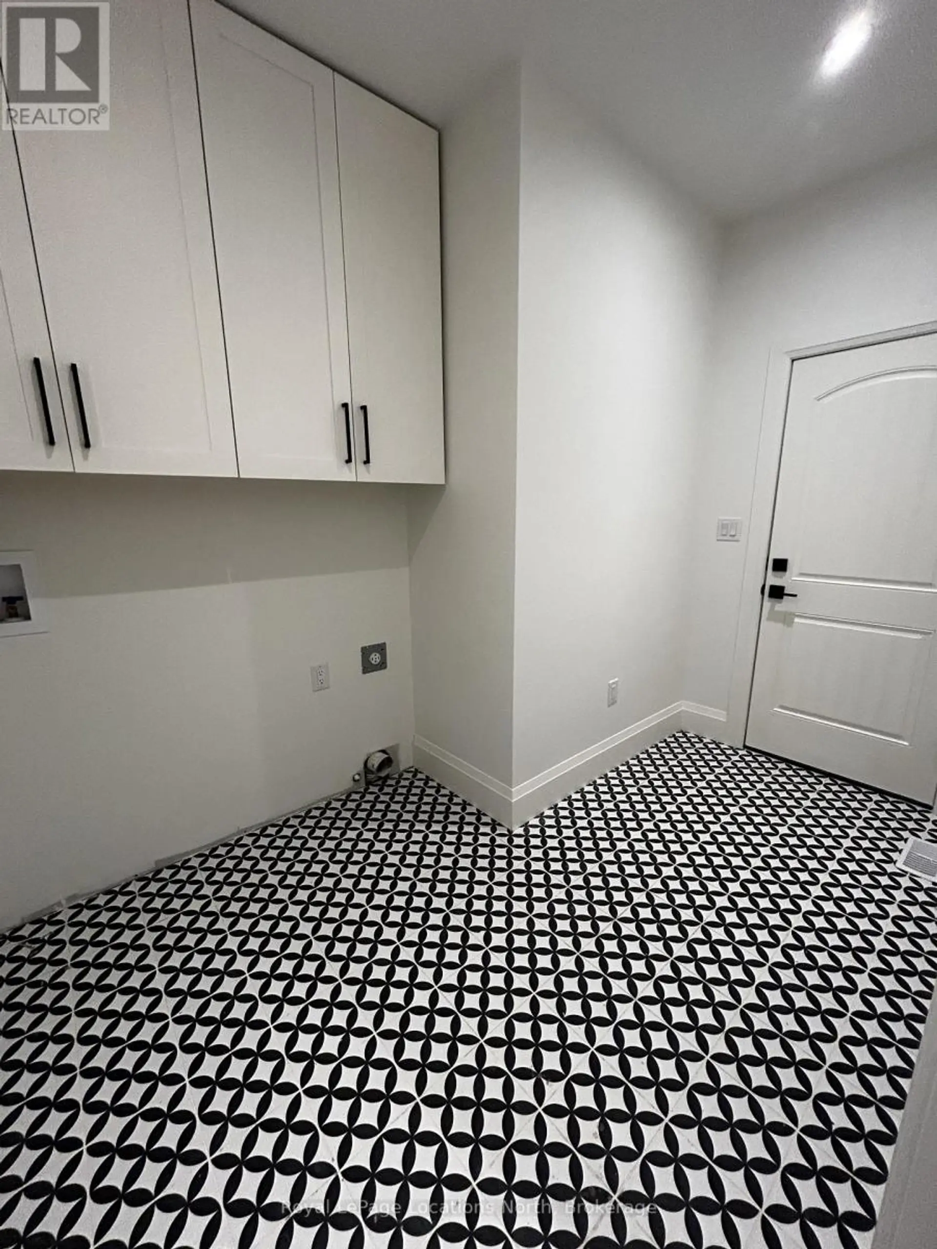 #27 16 HILTON LANE - Image 12