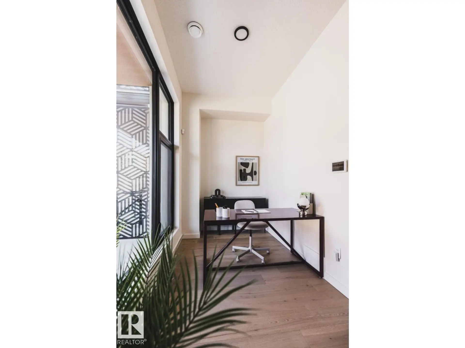 #4 10327 WADHURST RD NW - Image 6
