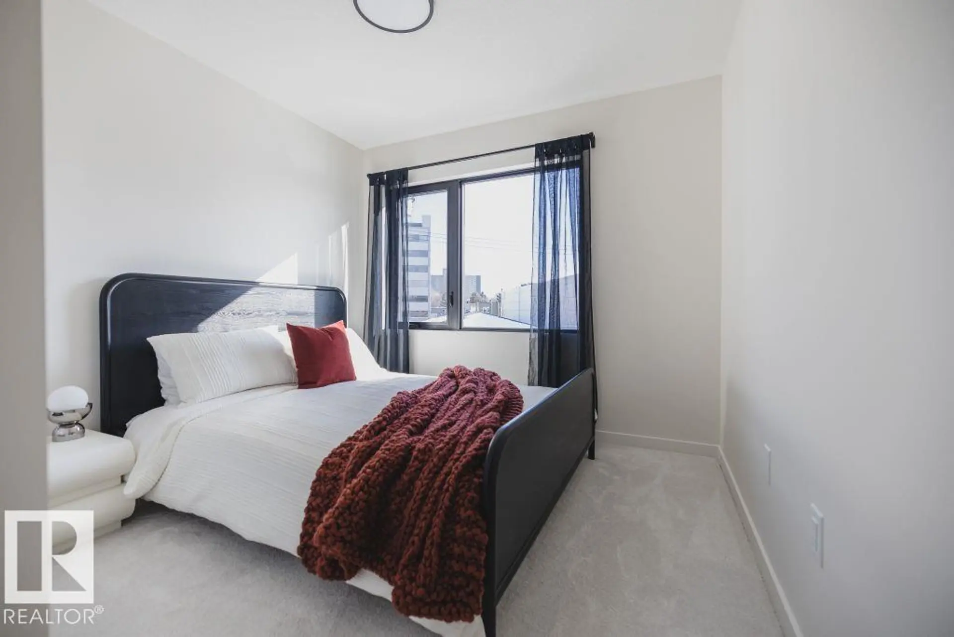#4 10327 WADHURST RD NW - Image 10