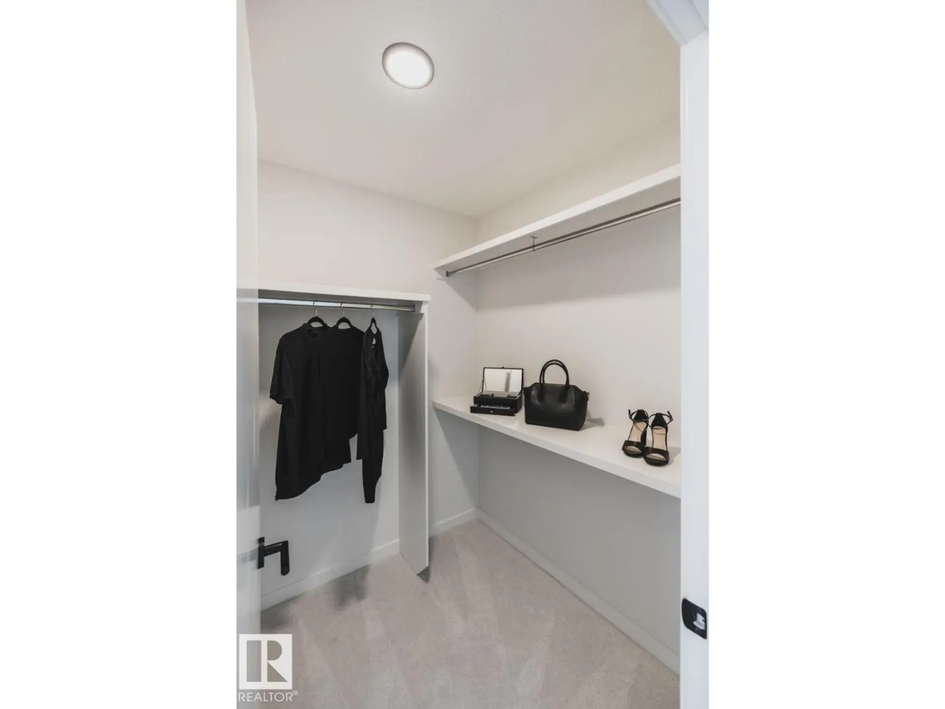 #4 10327 WADHURST RD NW - Image 8