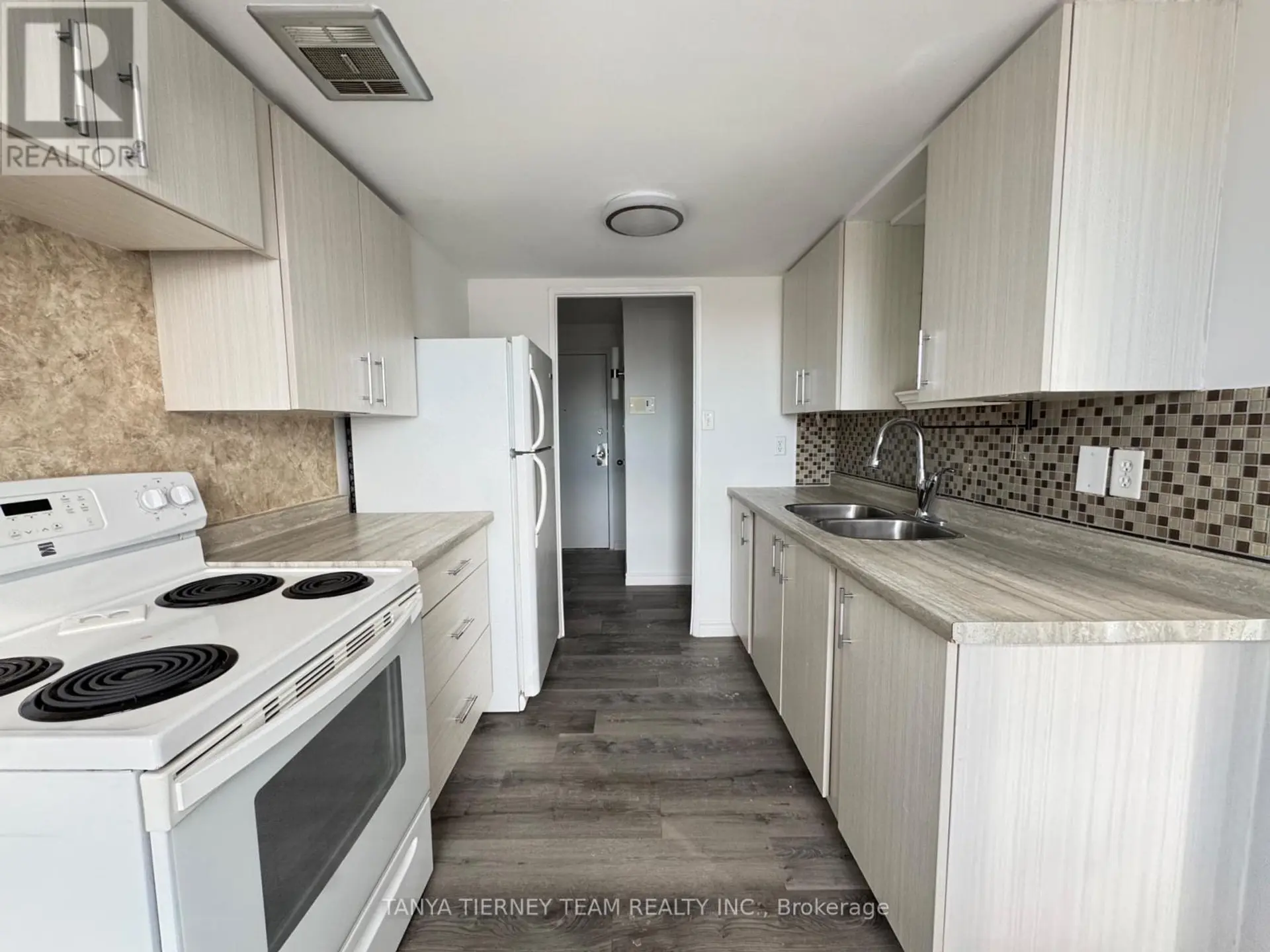 #48 43 TAUNTON ROAD - Image 2