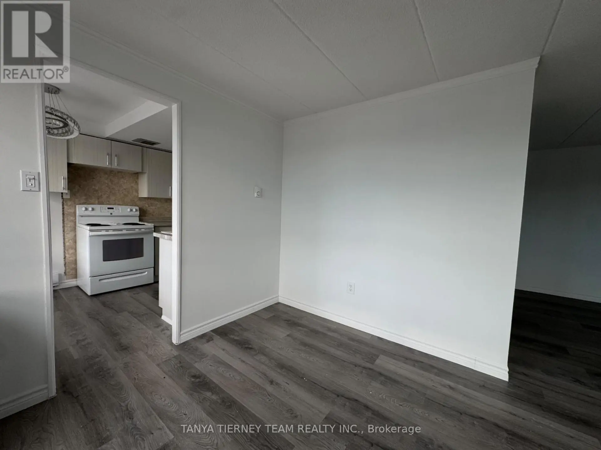 #48 43 TAUNTON ROAD - Image 4