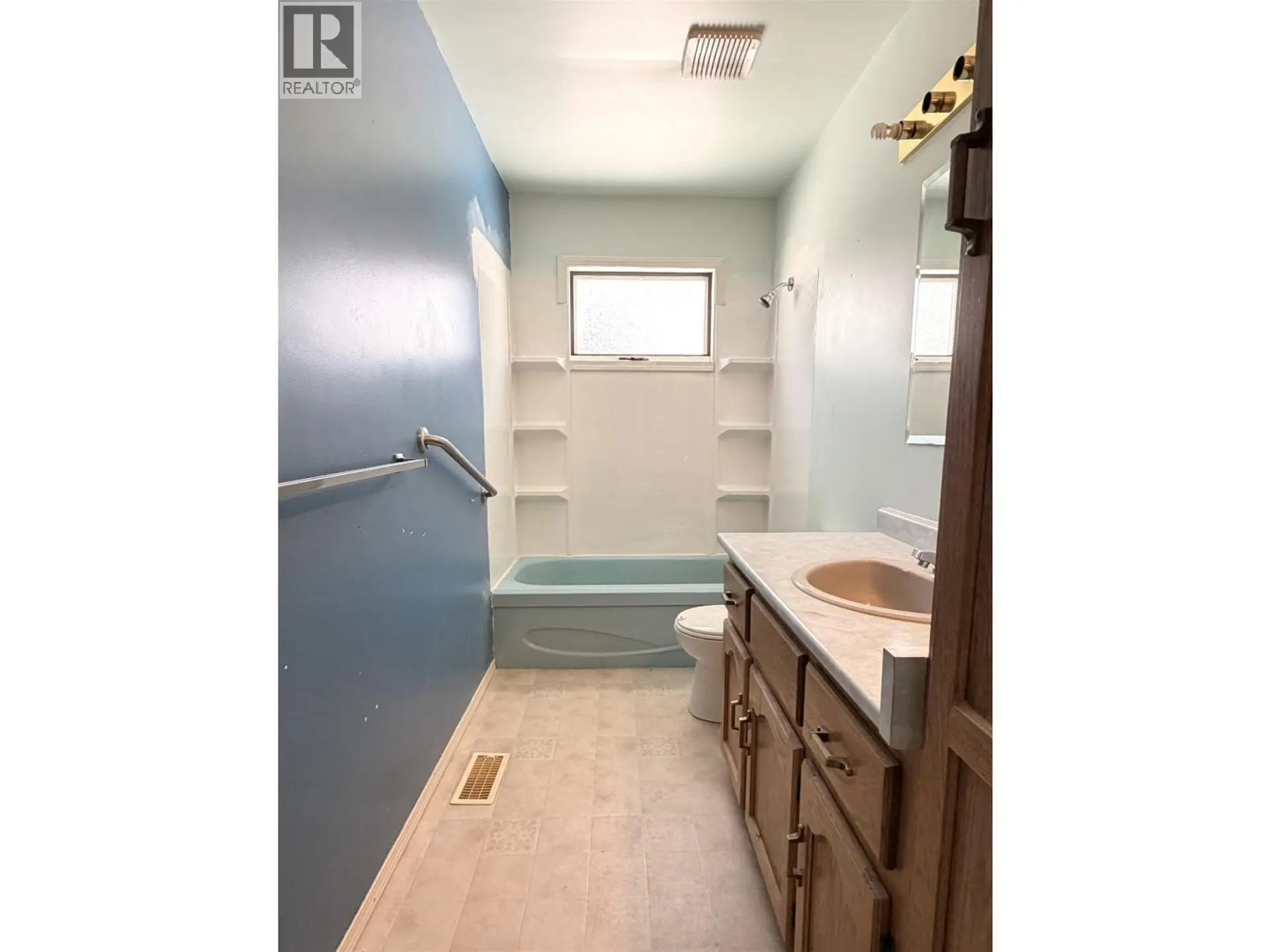 Property at 5 MUNRO CRESCENT, Mackenzie, BC