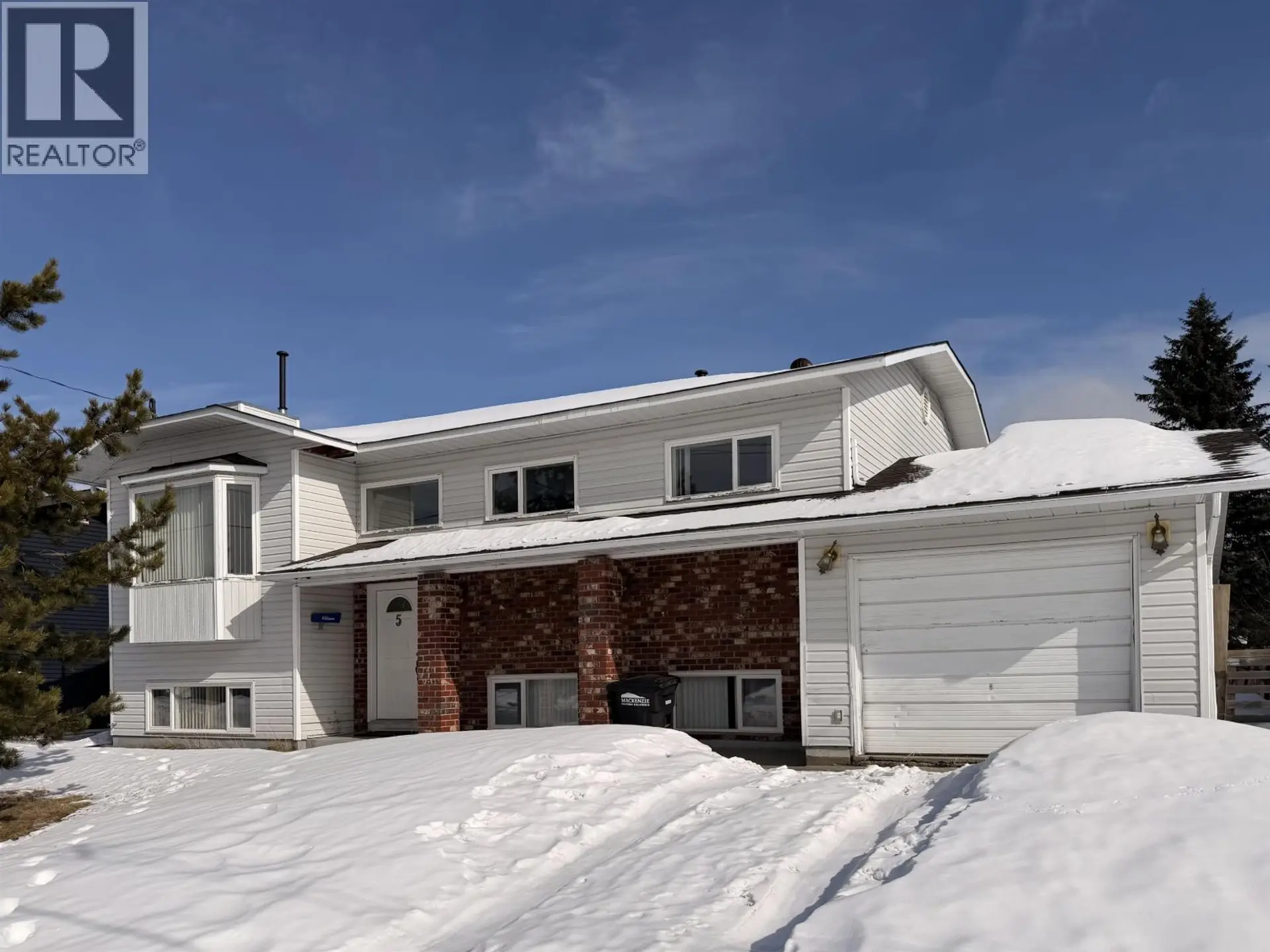 Property at 5 MUNRO CRESCENT, Mackenzie, BC