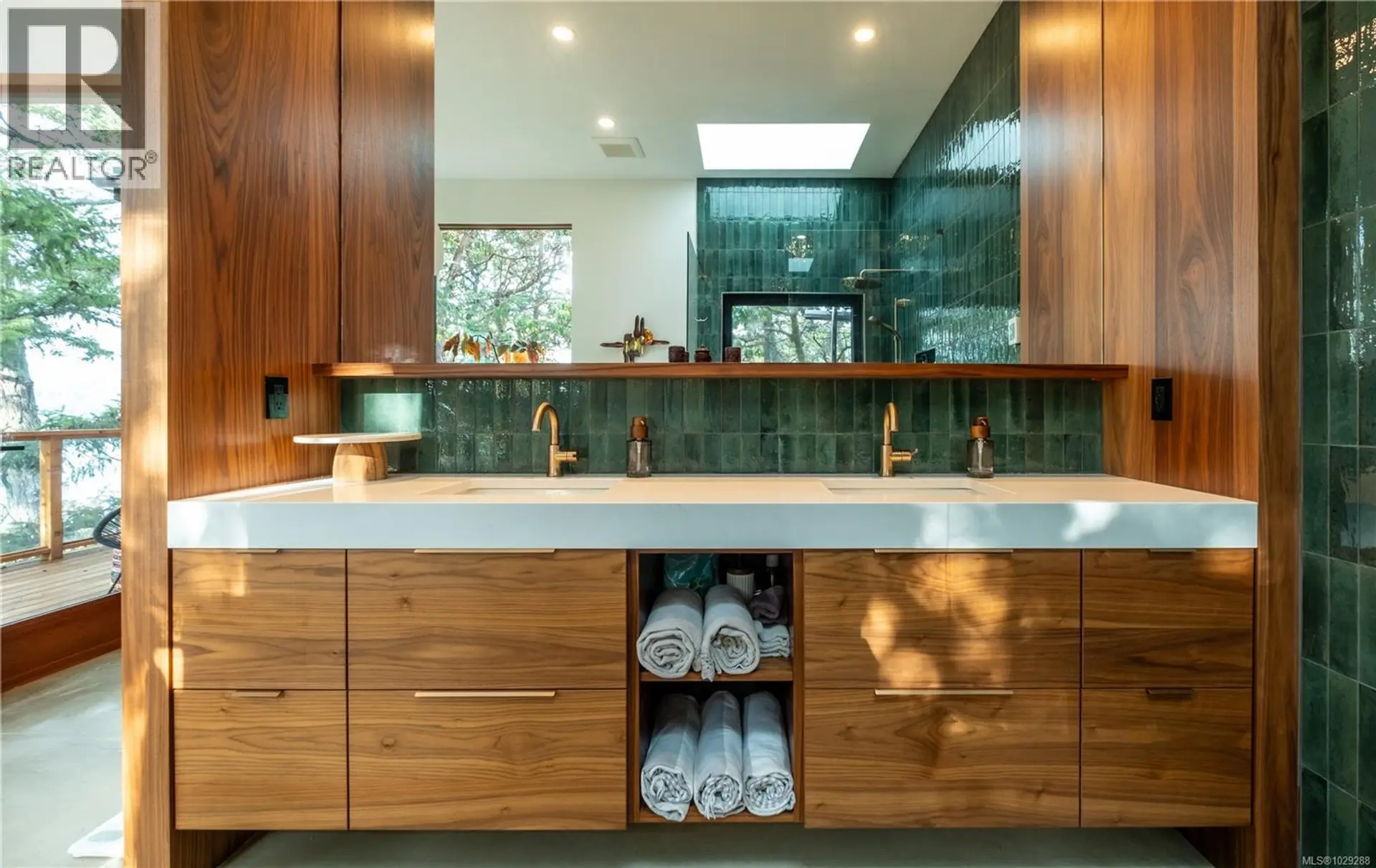 Property at 154 NARROWS WEST RD, Salt Spring, BC