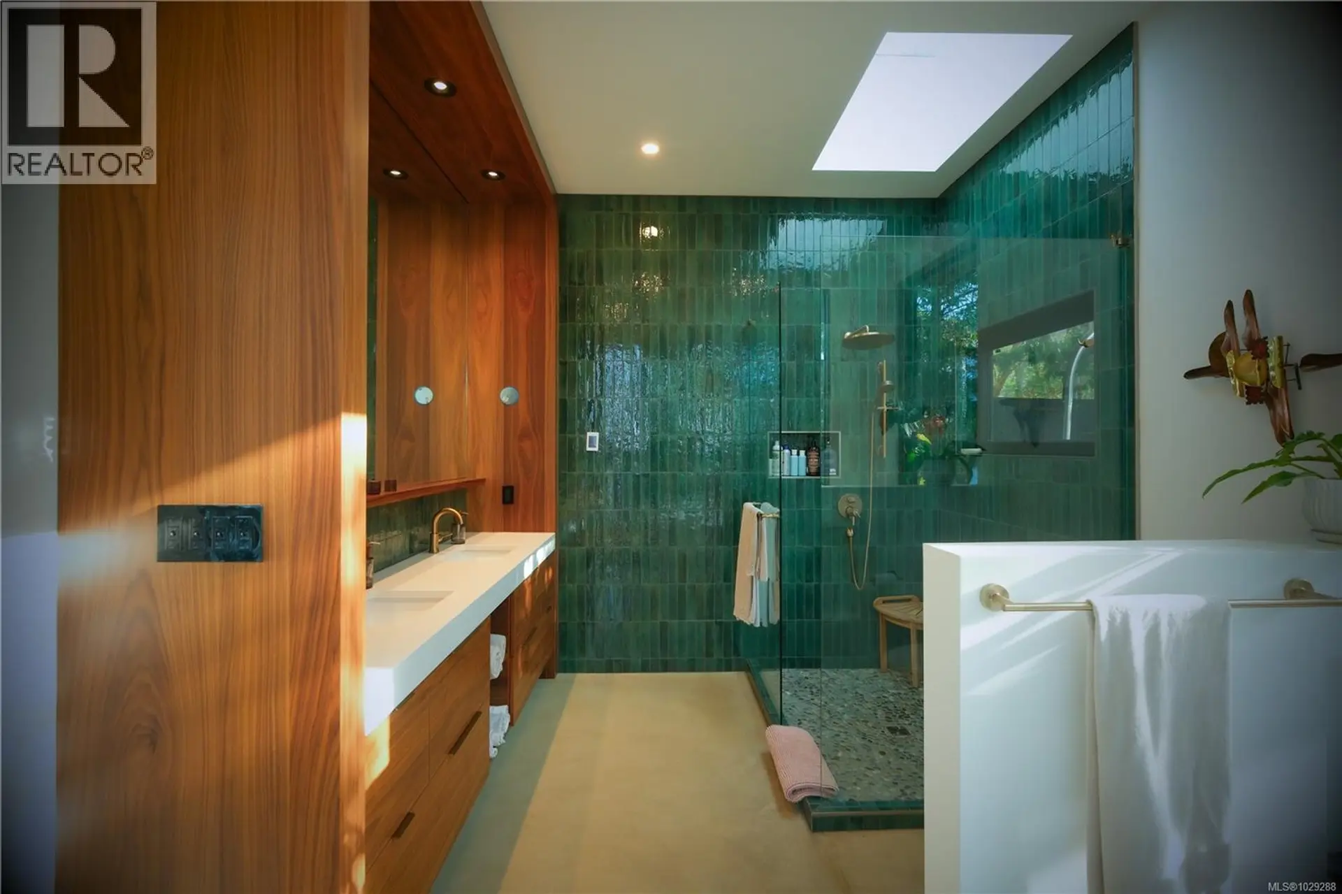 Property at 154 NARROWS WEST RD, Salt Spring, BC