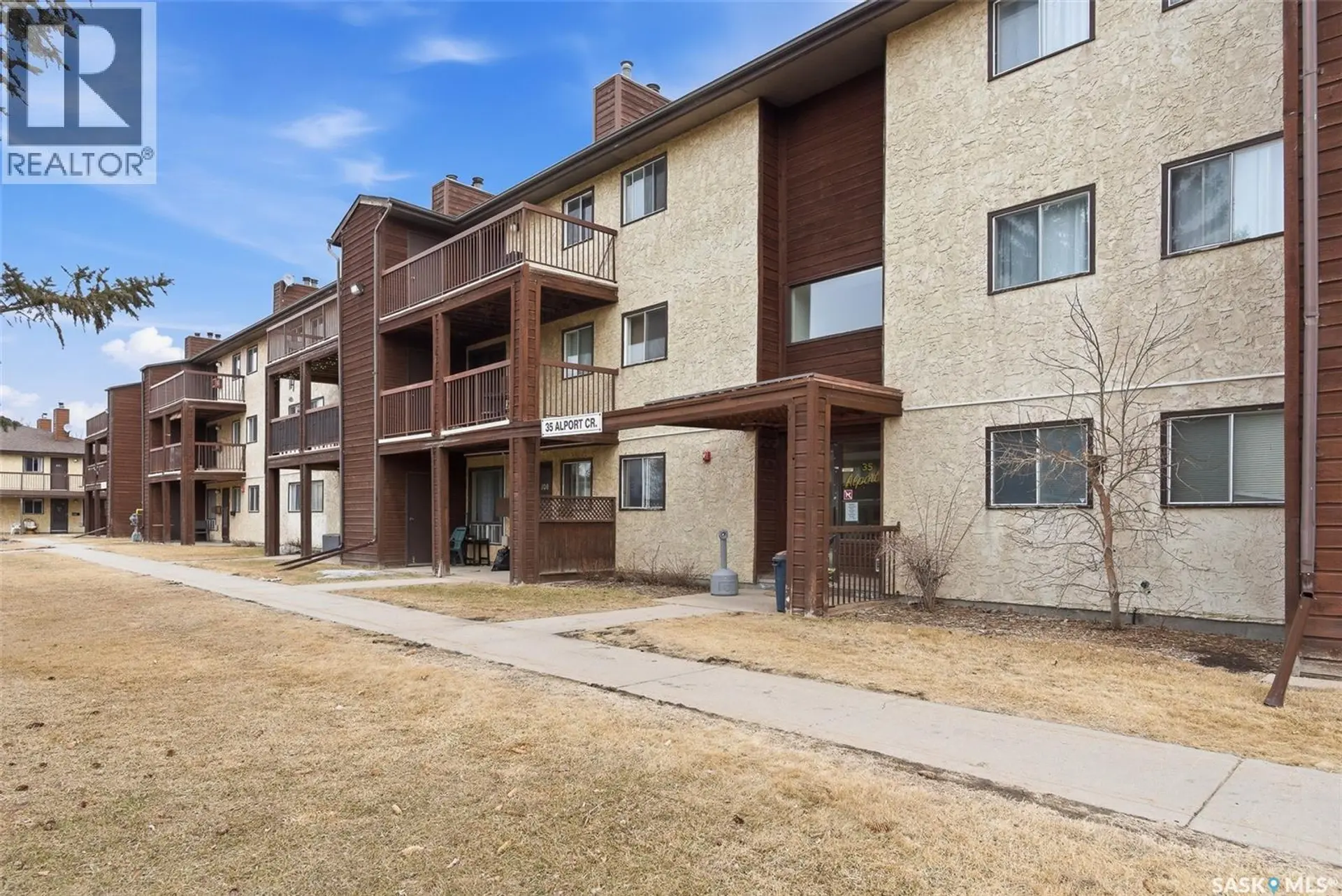 #301 35 alport CRESCENT - Image 1