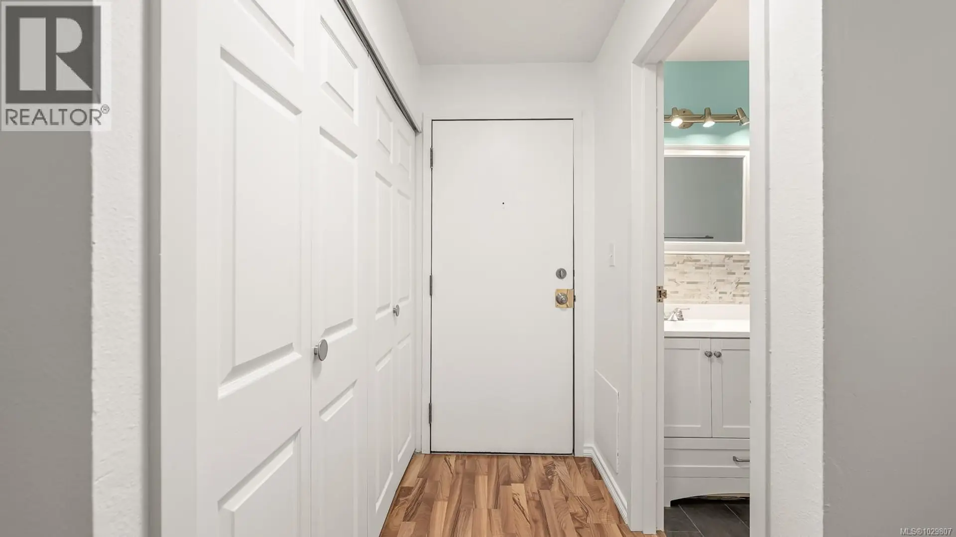 Property at #208 1130 WILLEMAR AVE, Courtenay, BC