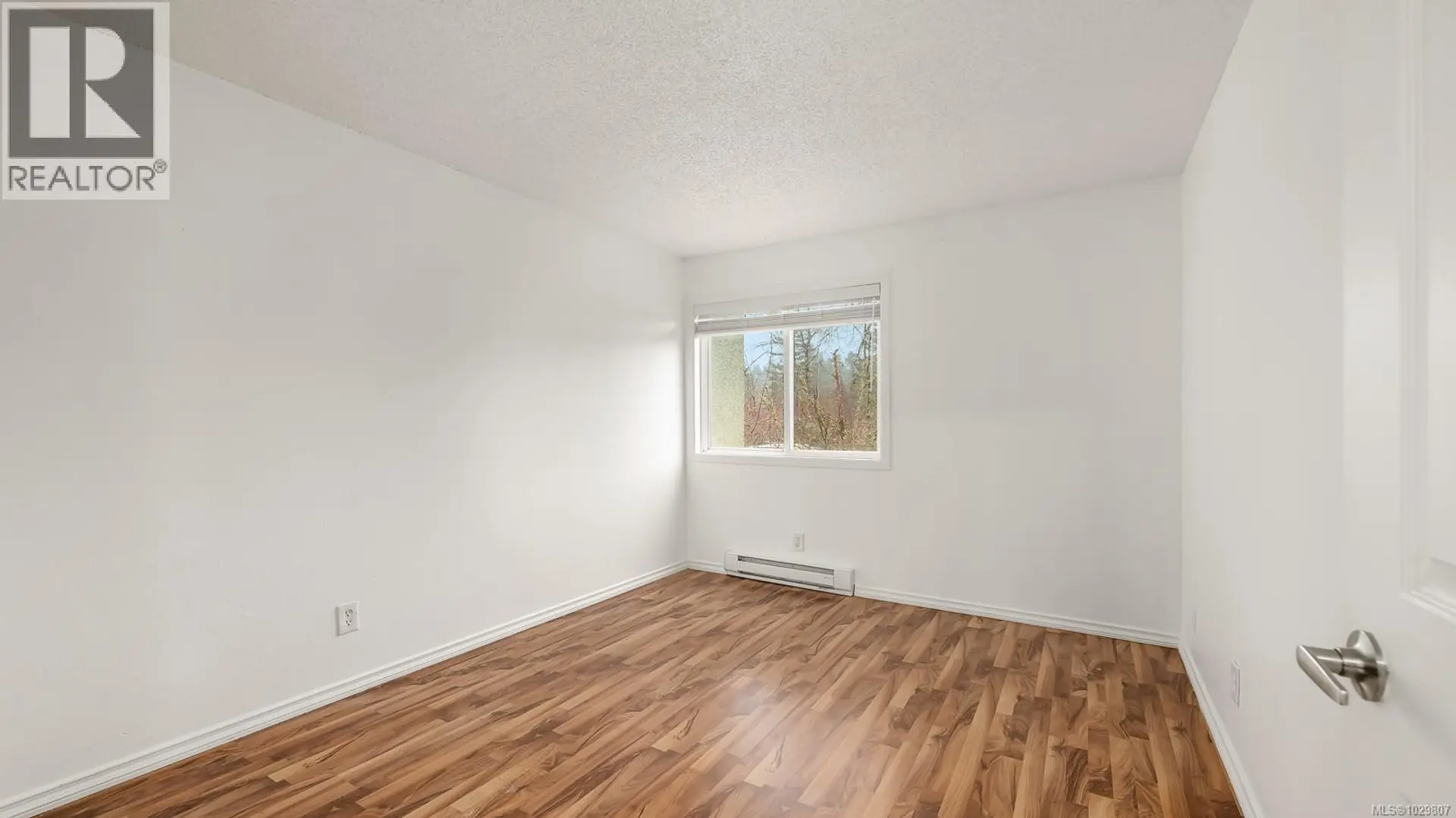 Property at #208 1130 WILLEMAR AVE, Courtenay, BC