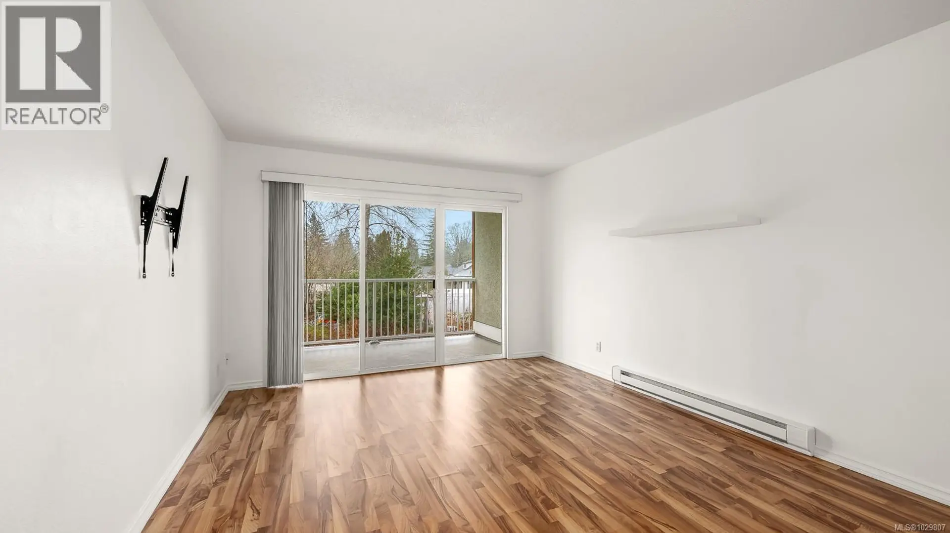 Property at #208 1130 WILLEMAR AVE, Courtenay, BC