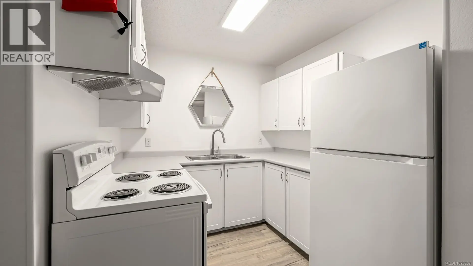 Property at #208 1130 WILLEMAR AVE, Courtenay, BC