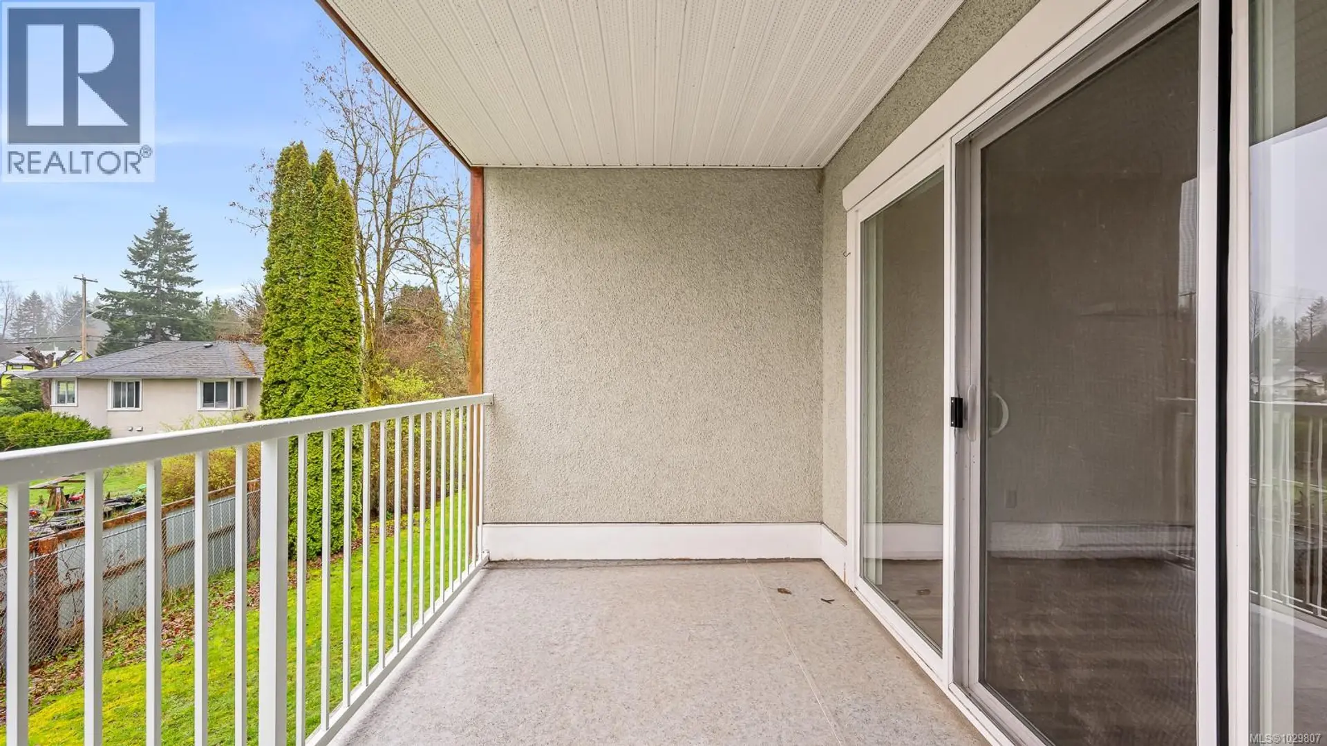 Property at #208 1130 WILLEMAR AVE, Courtenay, BC