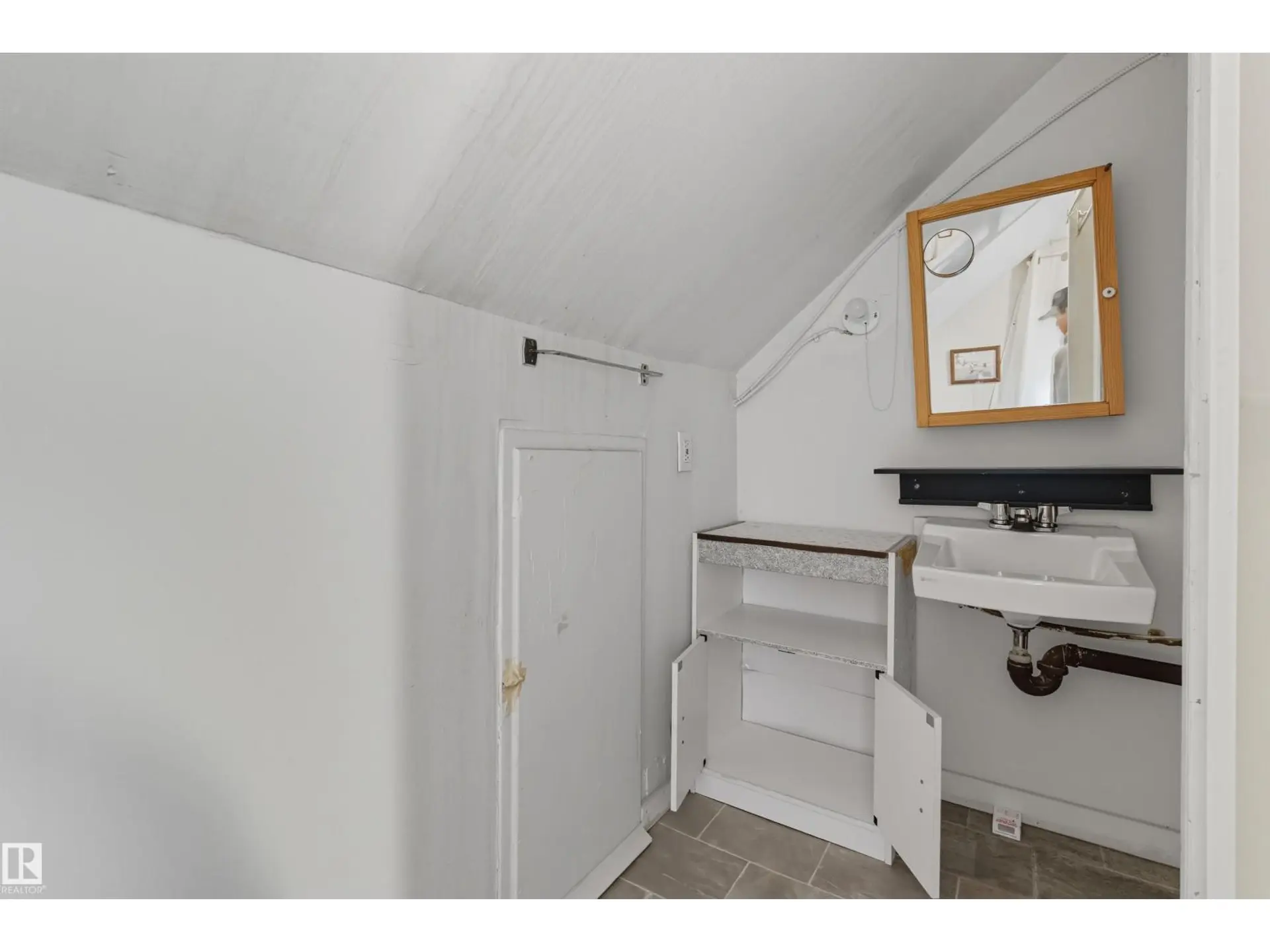 9513 103 AV NW - Image 12