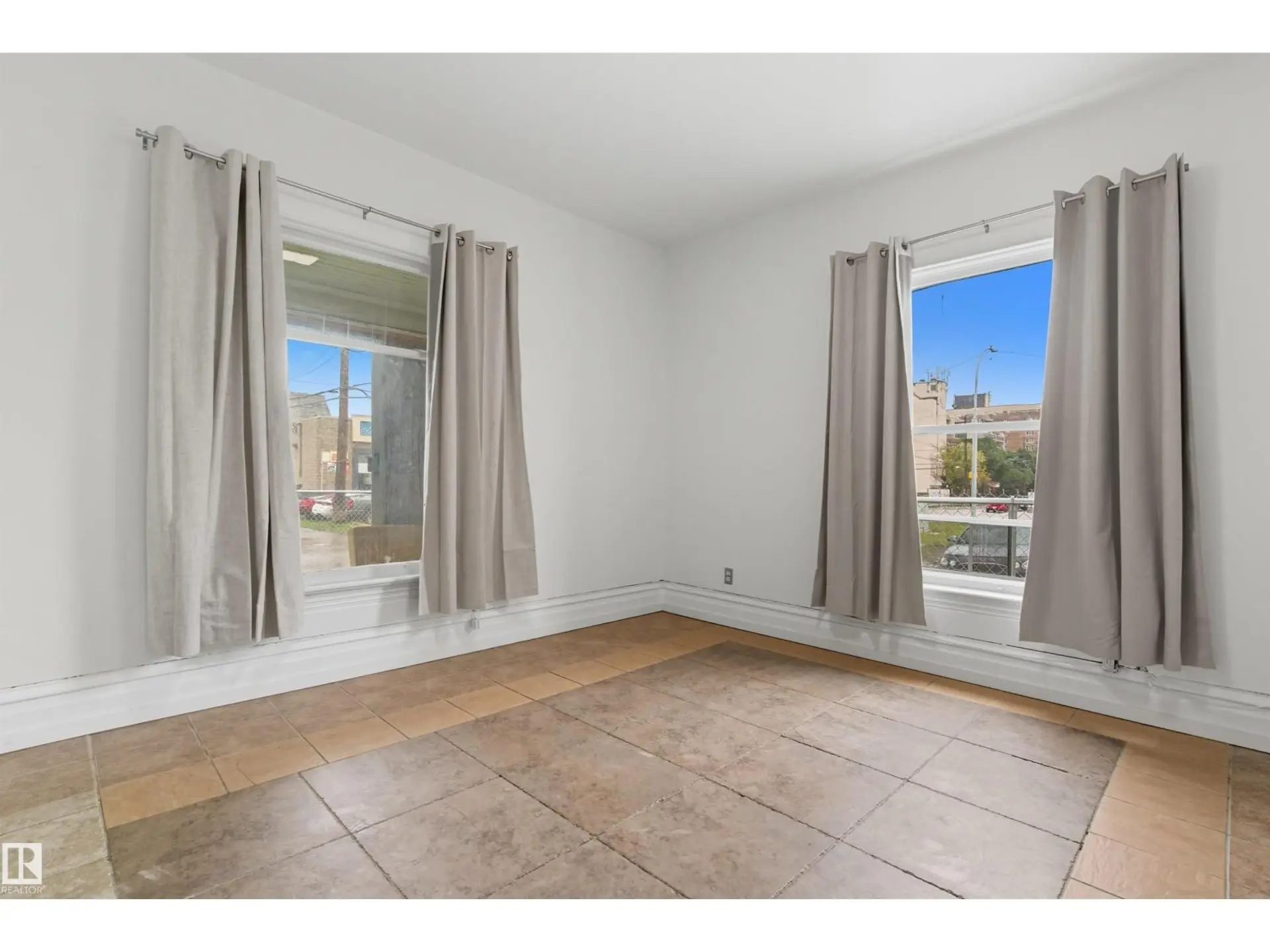 9513 103 AV NW - Image 5