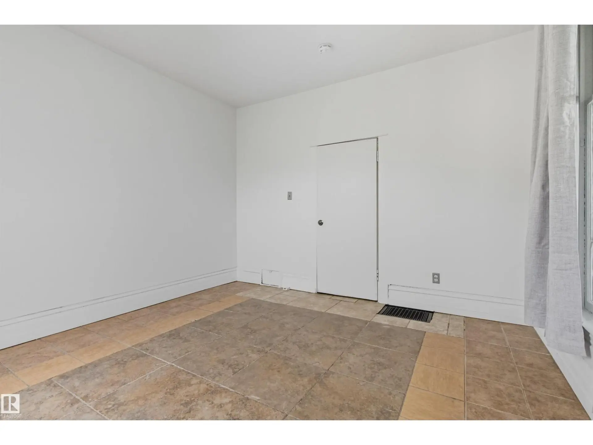 9513 103 AV NW - Image 6
