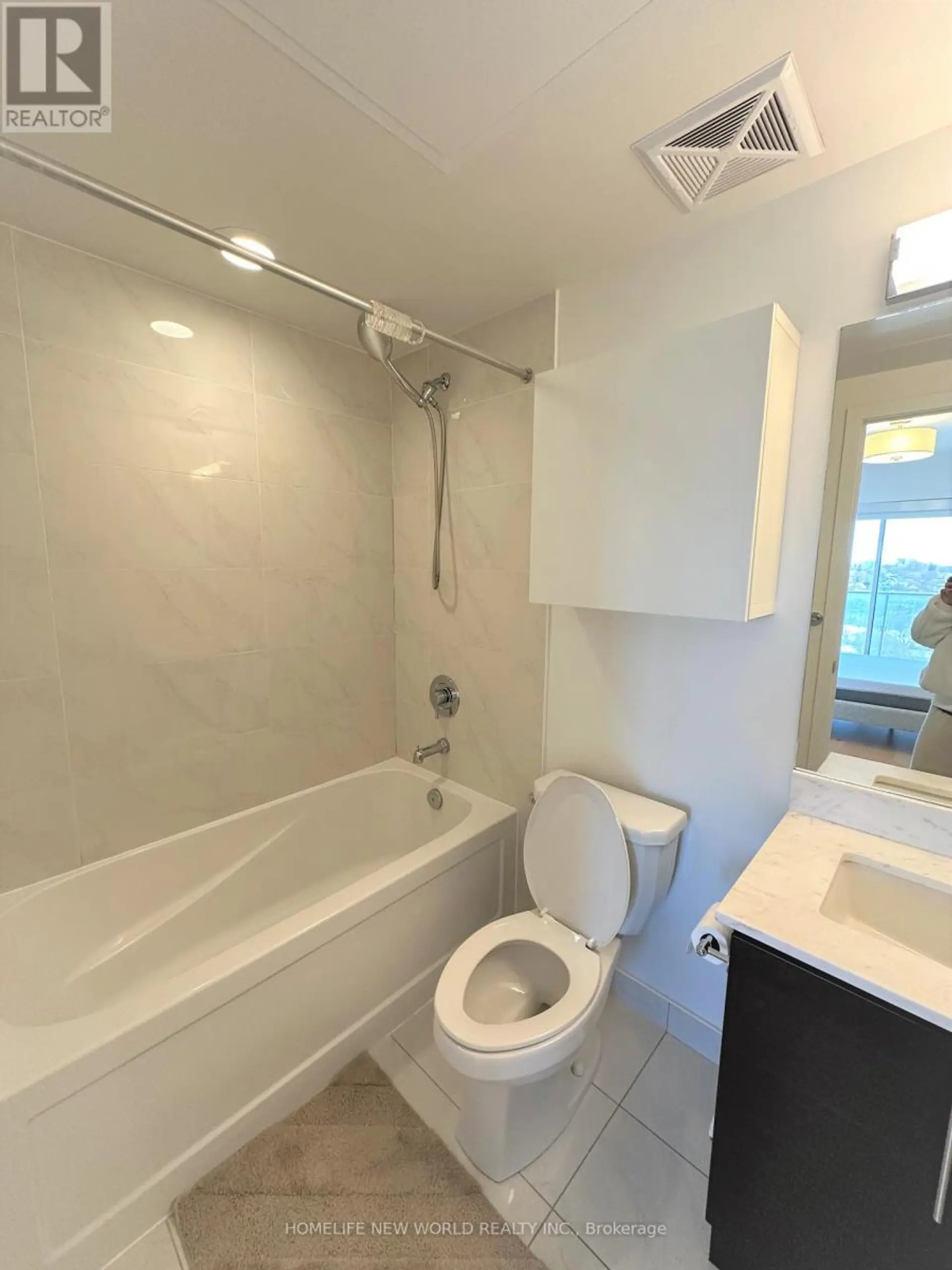 #1211 58 ORCHARD VIEW BOULEVARD - Image 9