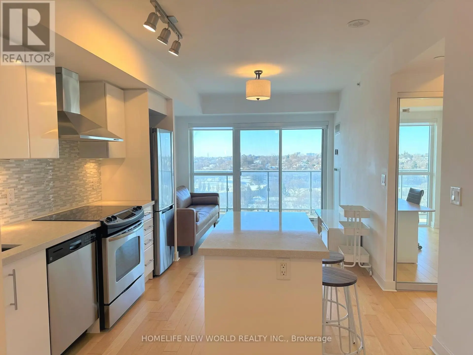 #1211 58 ORCHARD VIEW BOULEVARD - Image 2