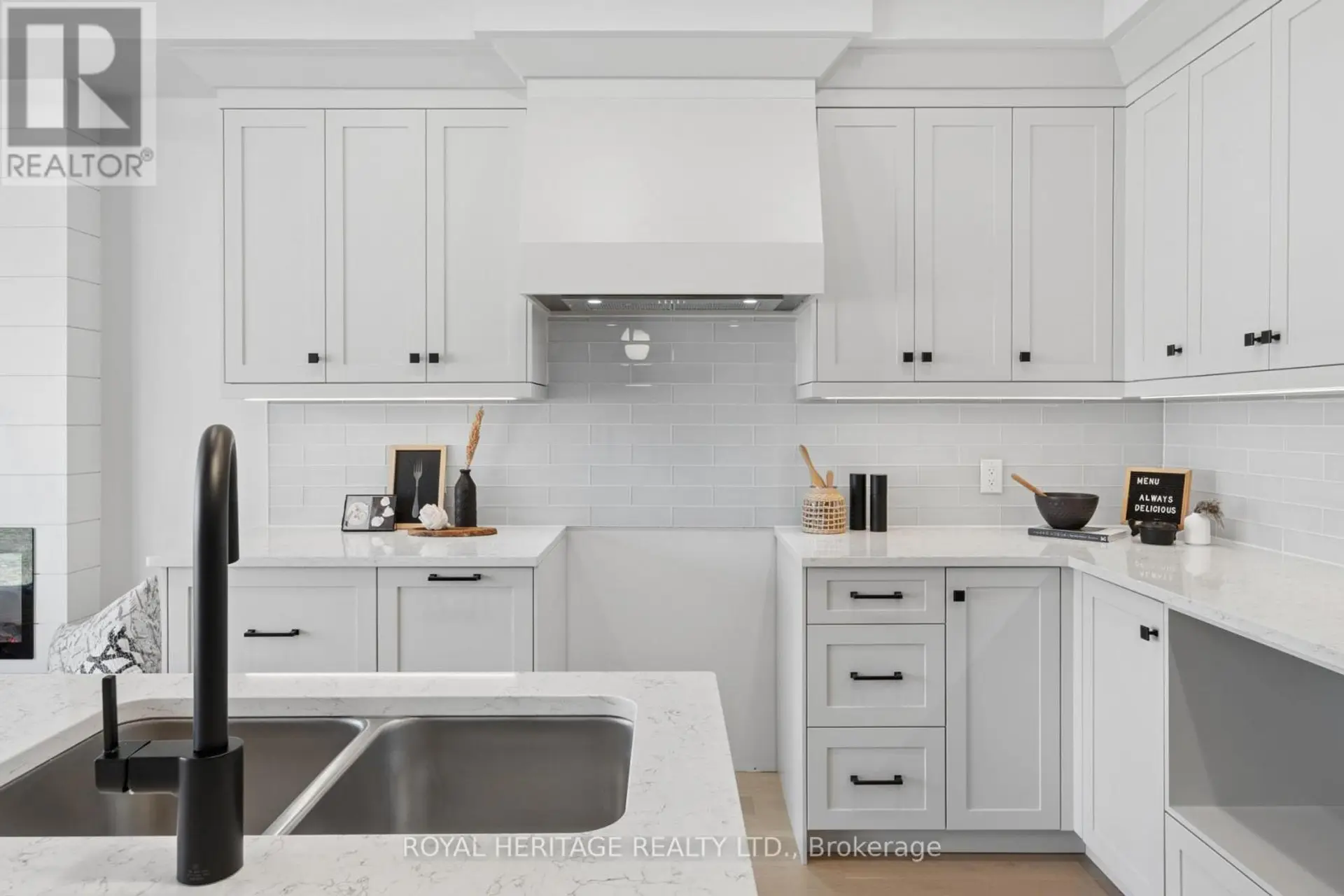 127 HICKORY STREET N - Image 8