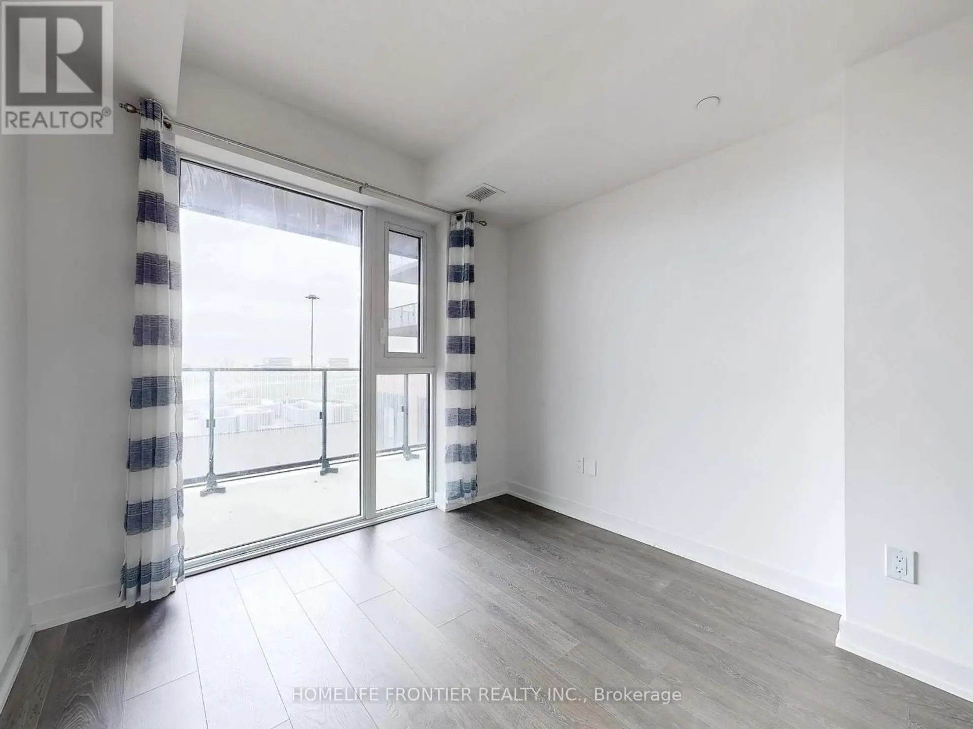 #709 8 TIPPET ROAD - Image 11