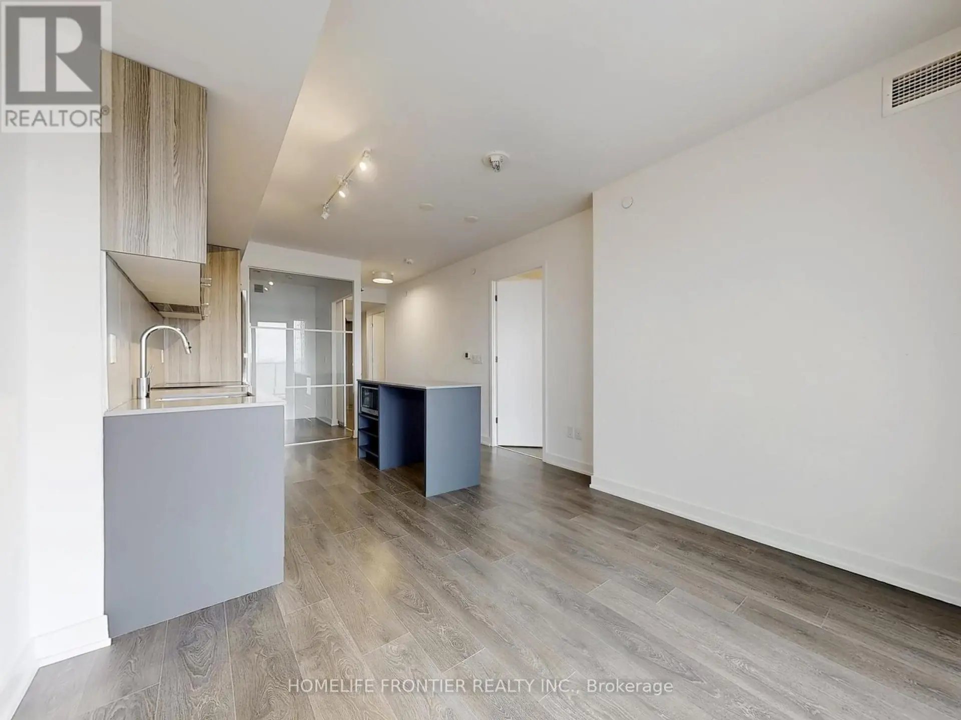 #709 8 TIPPET ROAD - Image 4