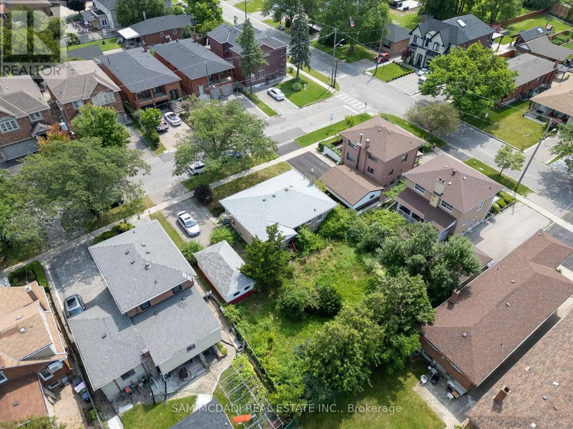 34 HIGHVIEW AVENUE - Image 9