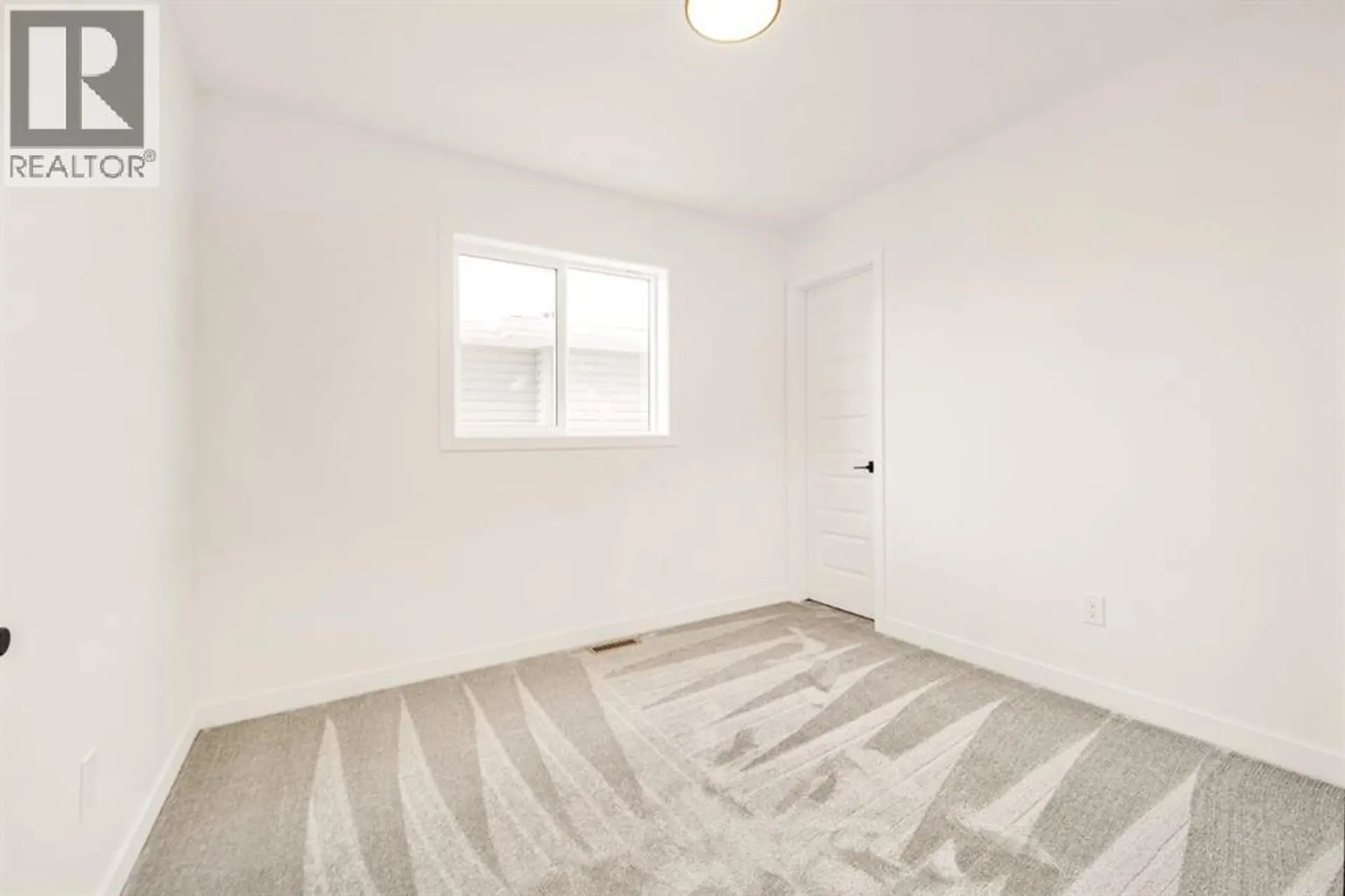 82 MINERS ROAD W - Image 17