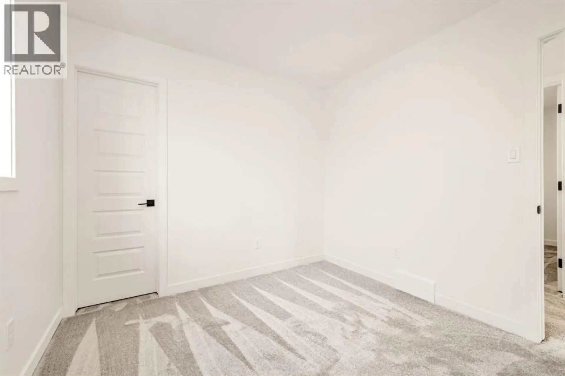 82 MINERS ROAD W - Image 18