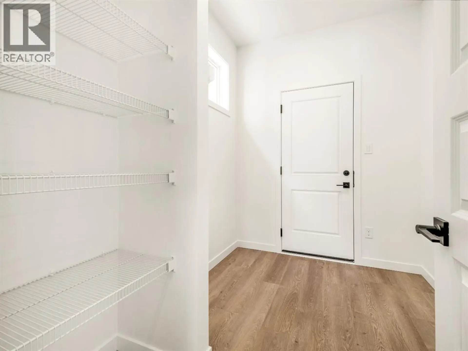 82 MINERS ROAD W - Image 4