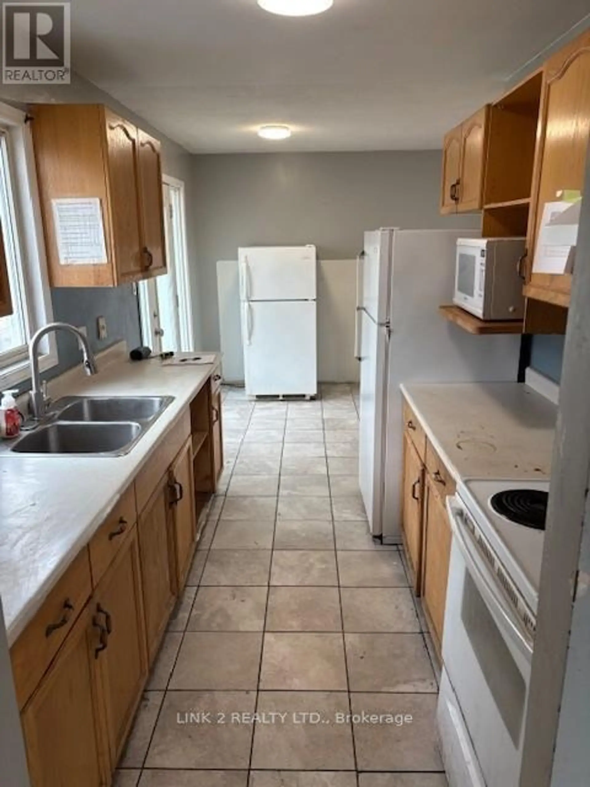 393 FLEMING DRIVE - Image 3
