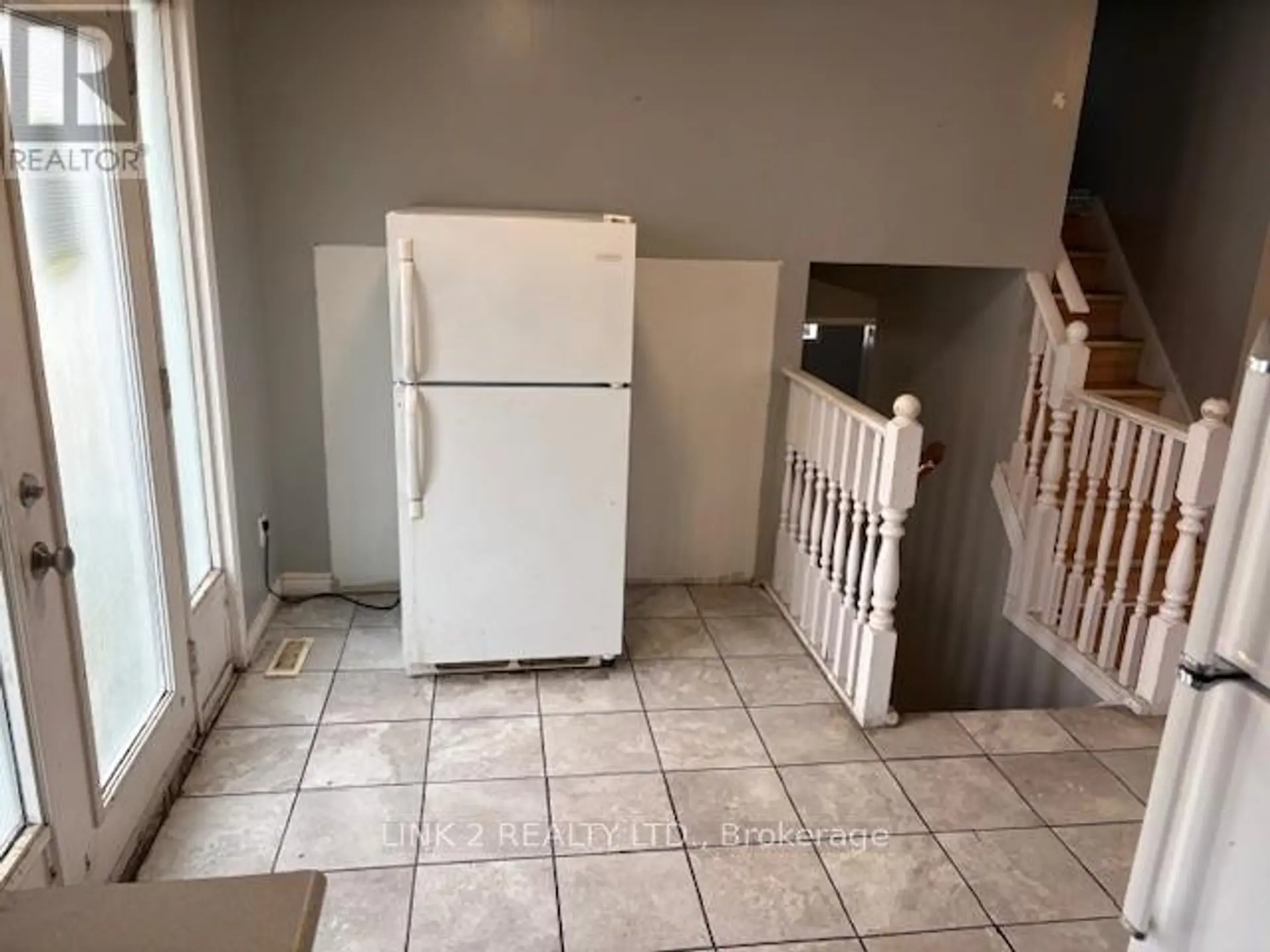 393 FLEMING DRIVE - Image 4