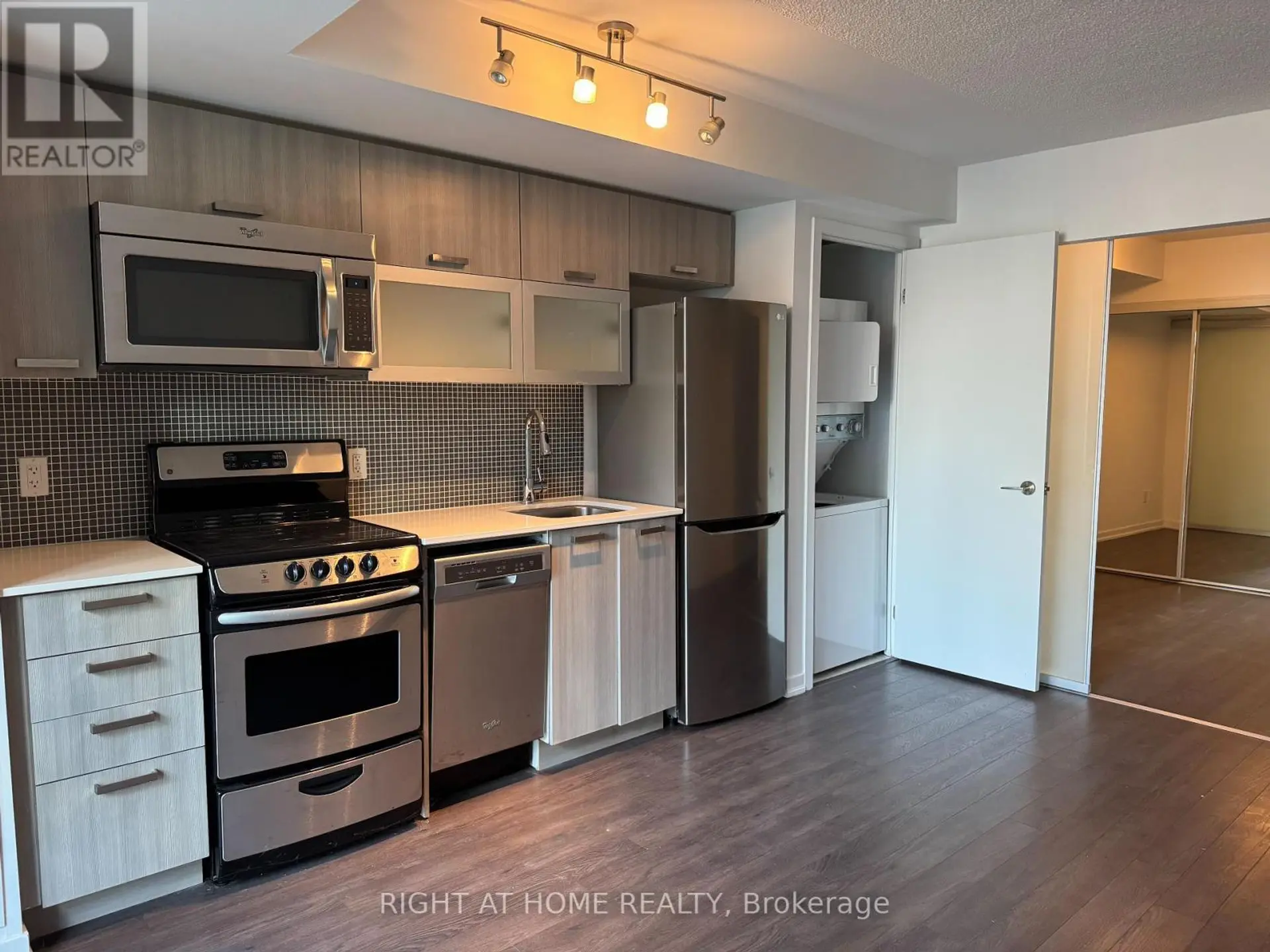 #317 68 ABELL STREET - Image 9
