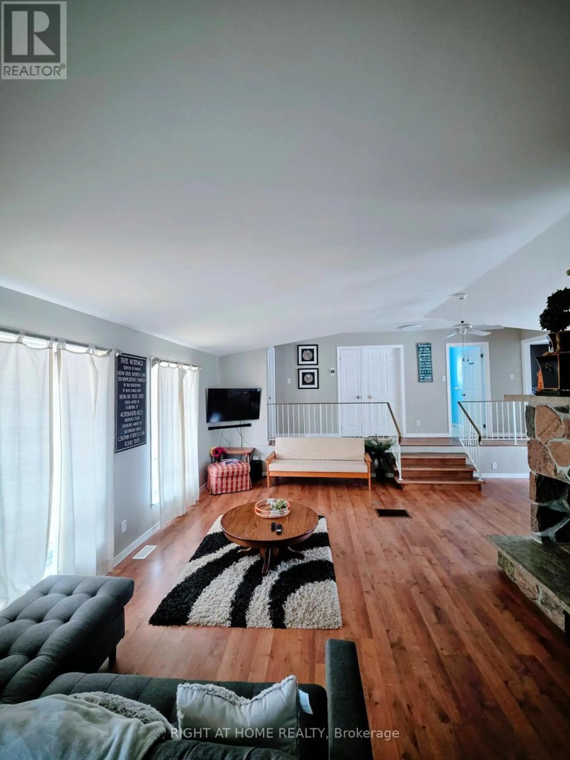 1 OAK STREET N - Image 10