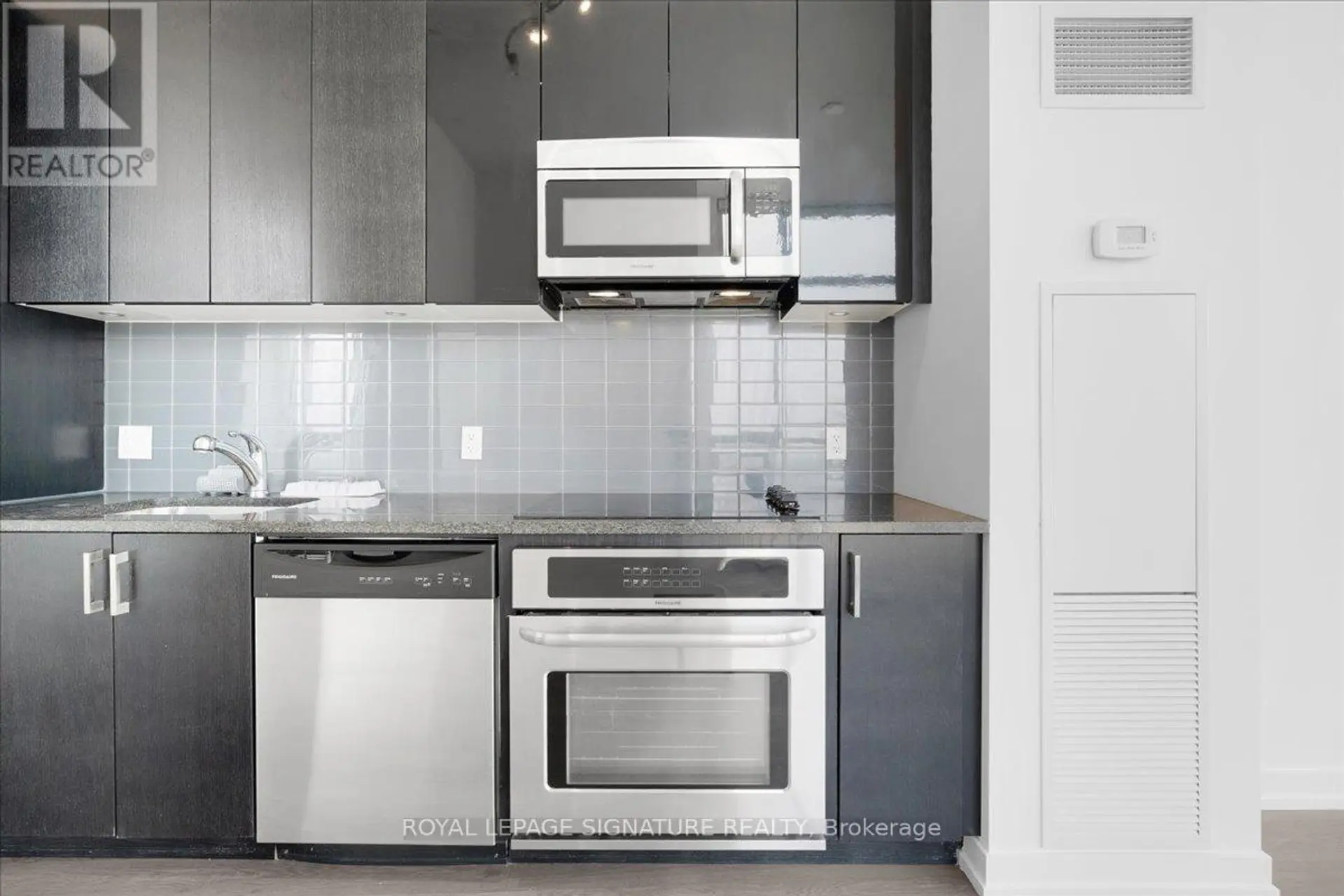 #3314 98 LILLIAN STREET - Image 6