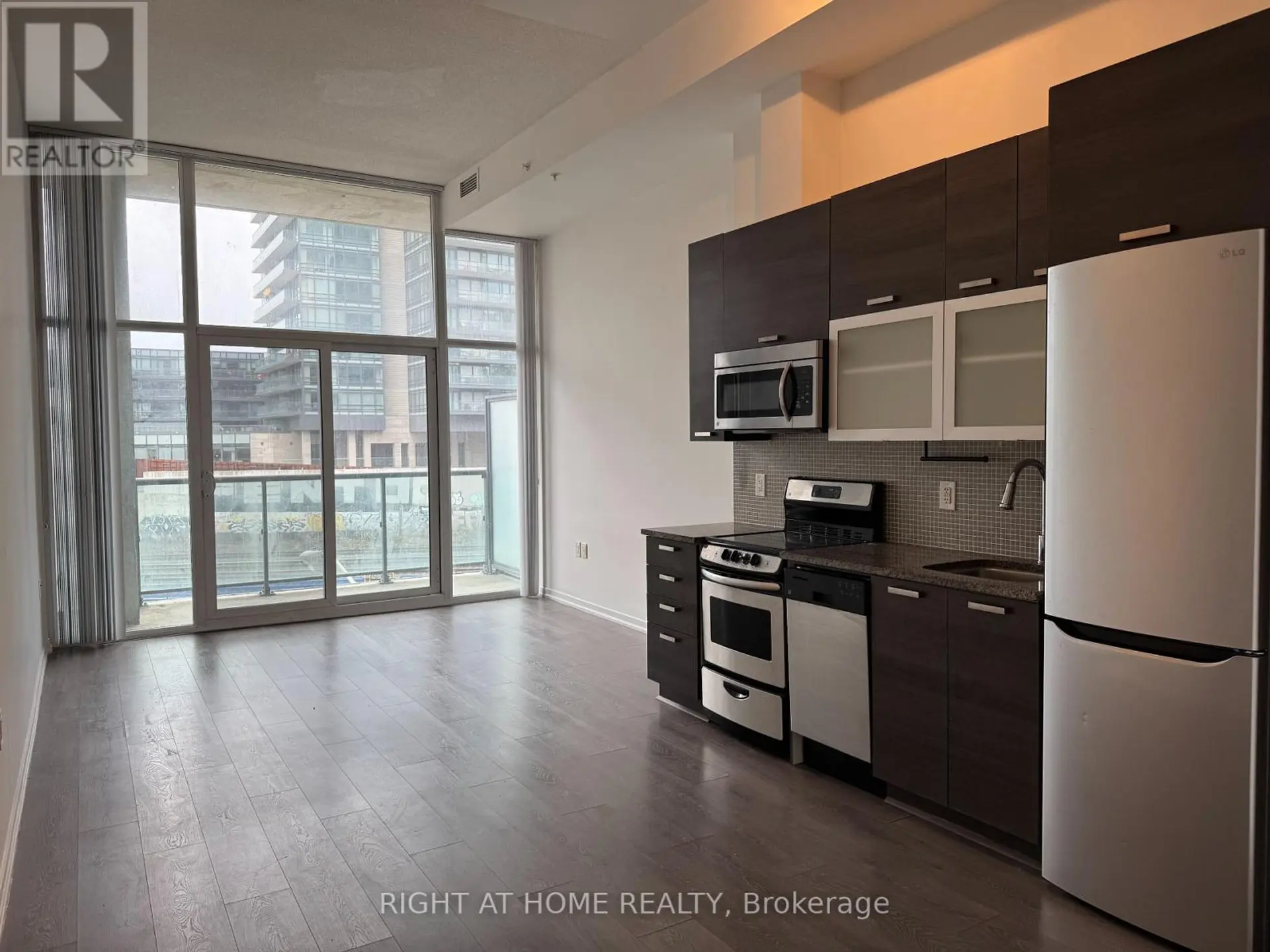 #321 36 LISGAR STREET - Image 1