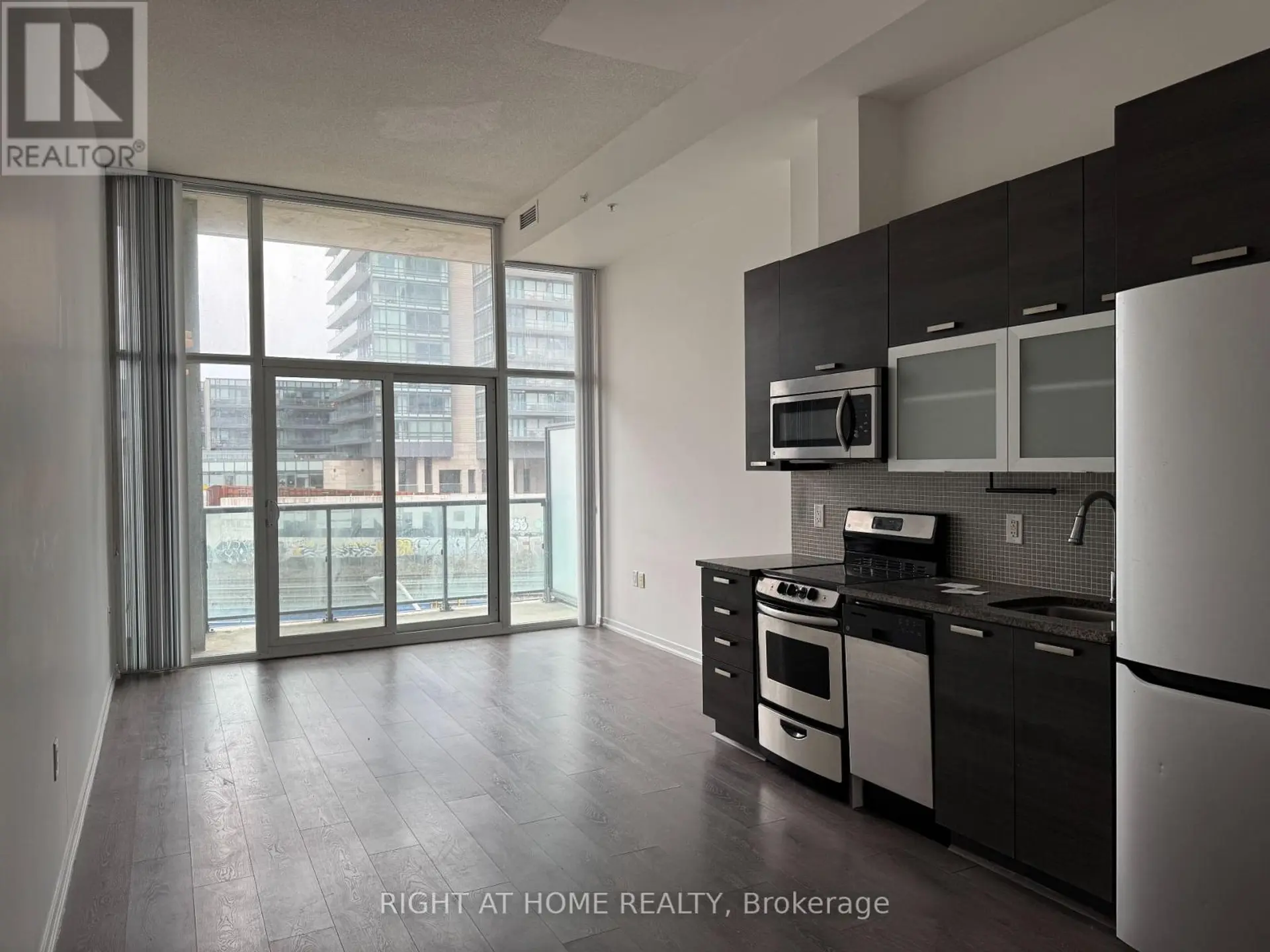 #321 36 LISGAR STREET - Image 4