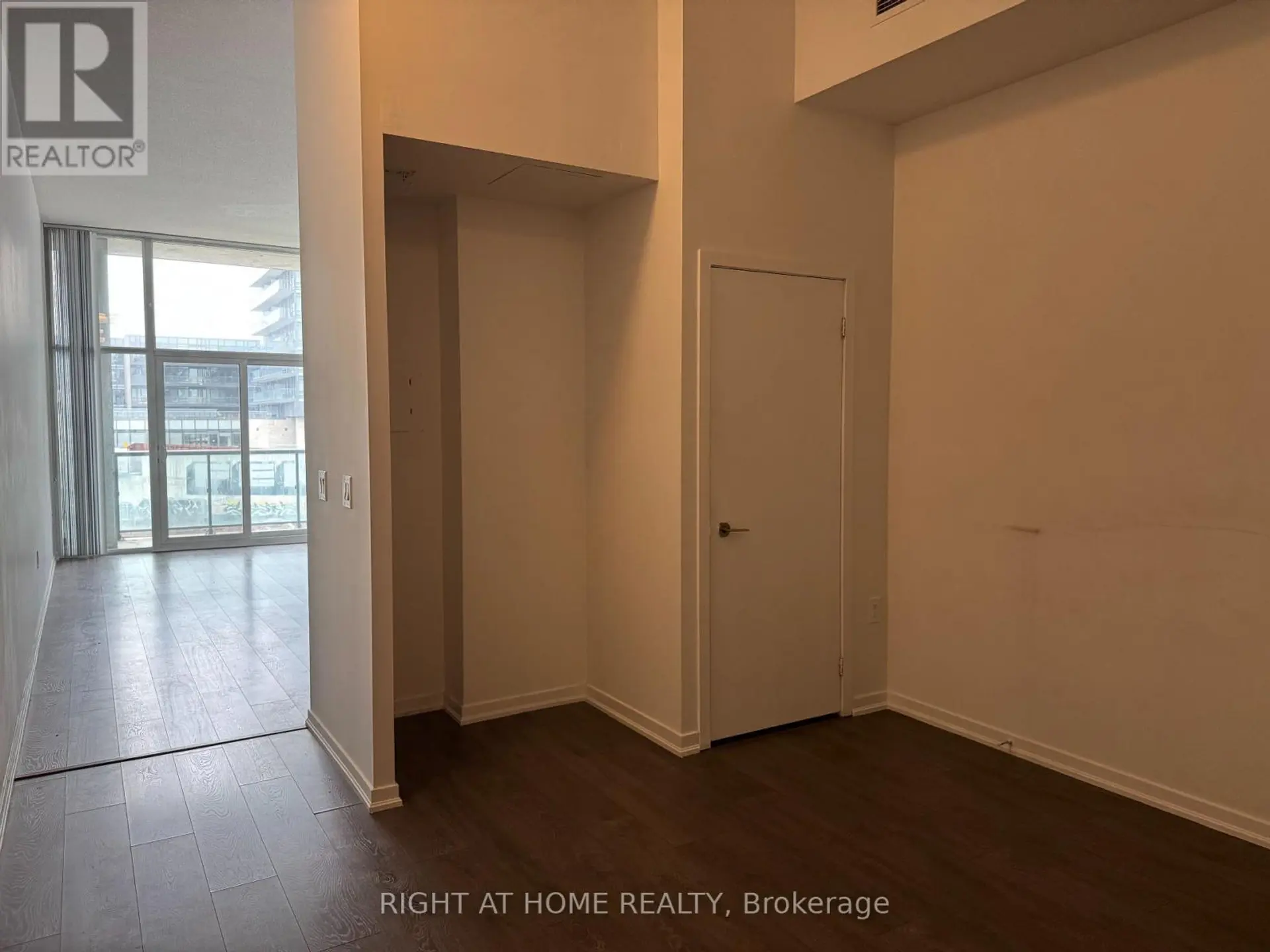 #321 36 LISGAR STREET - Image 9