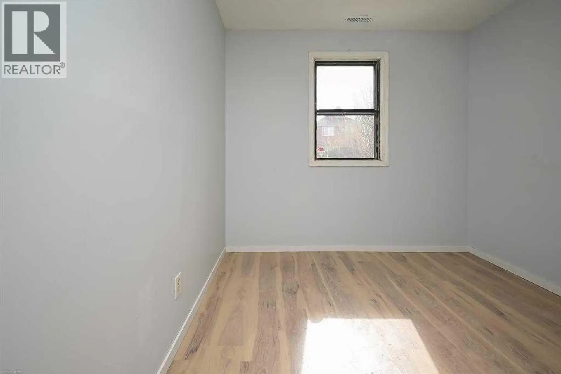 1024 18 AVENUE SE - Image 13