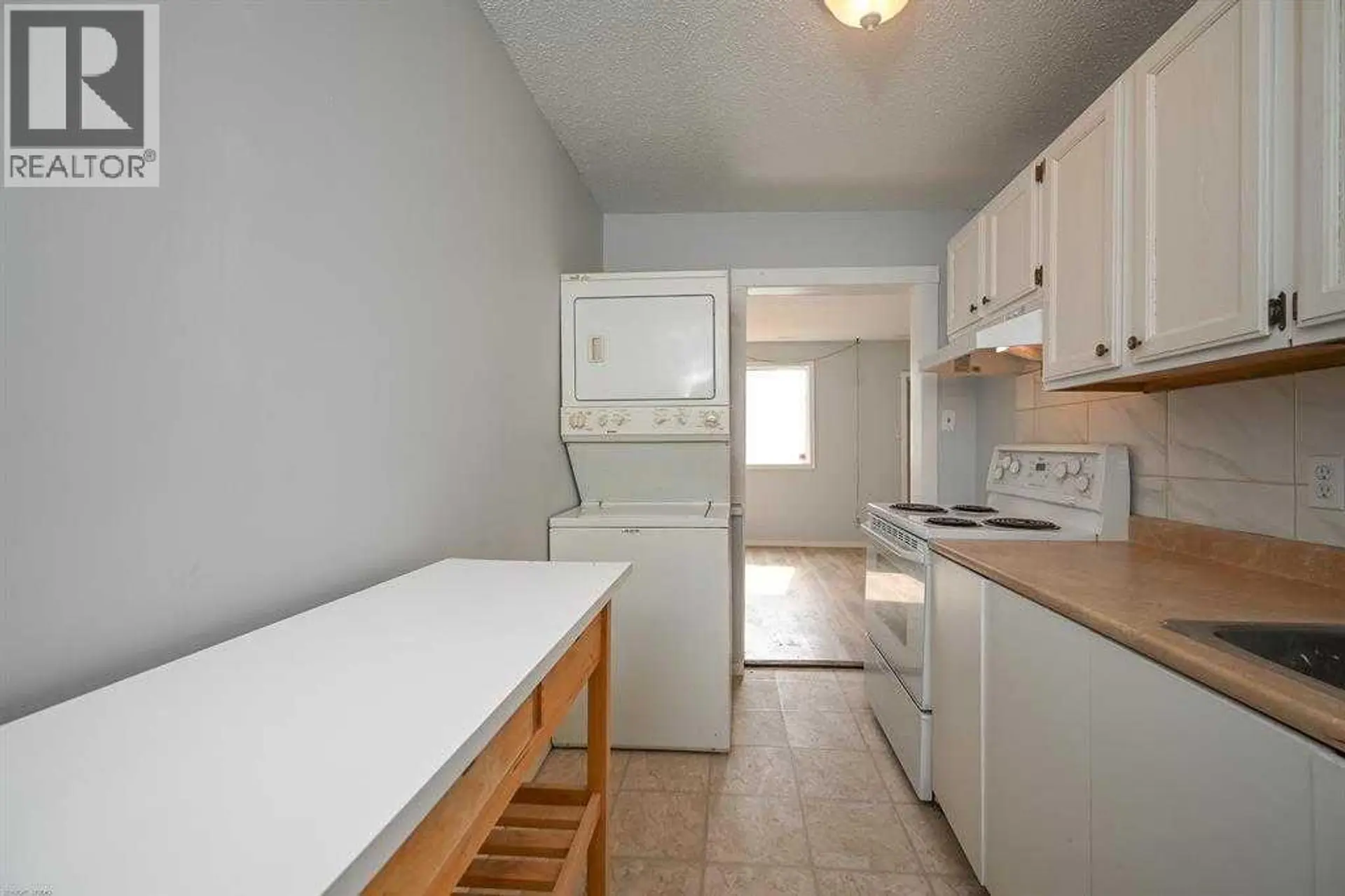 1024 18 AVENUE SE - Image 9