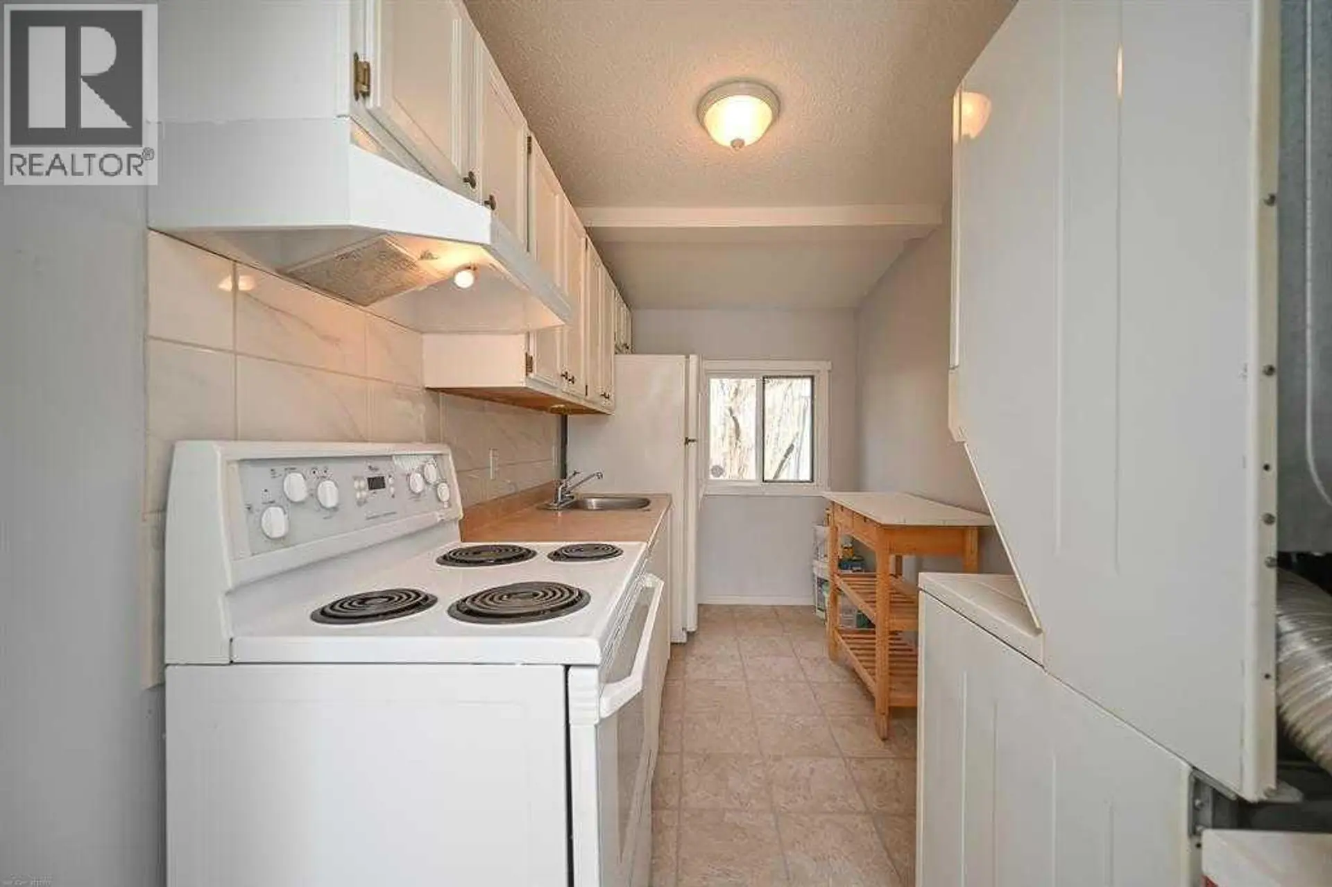 1024 18 AVENUE SE - Image 7