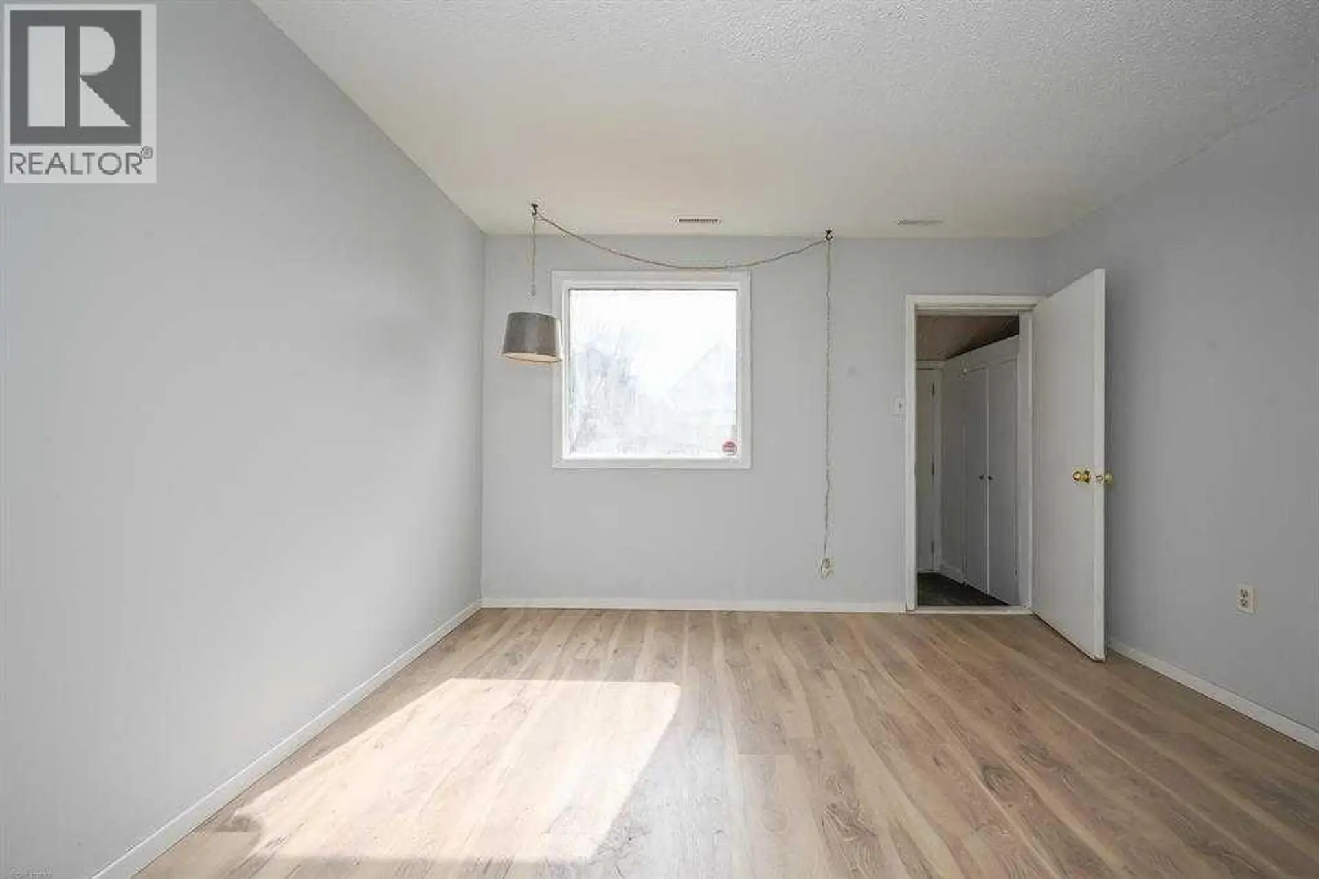 1024 18 AVENUE SE - Image 10