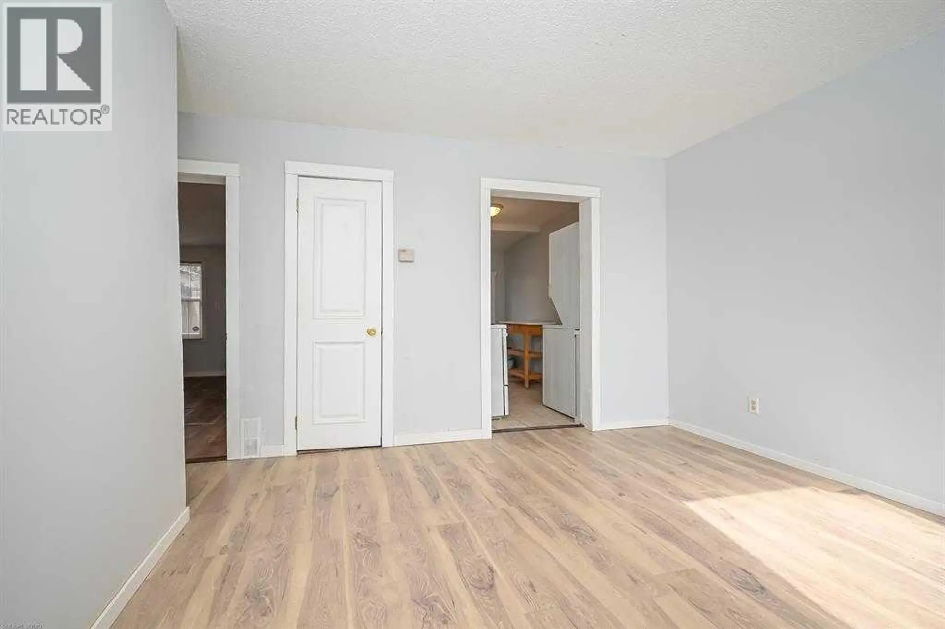 1024 18 AVENUE SE - Image 11