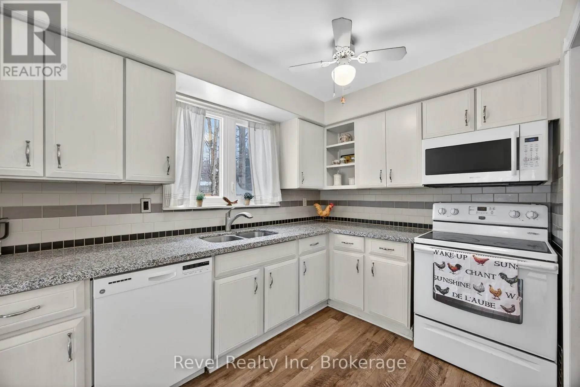 8 MANITOU CRESCENT - Image 3