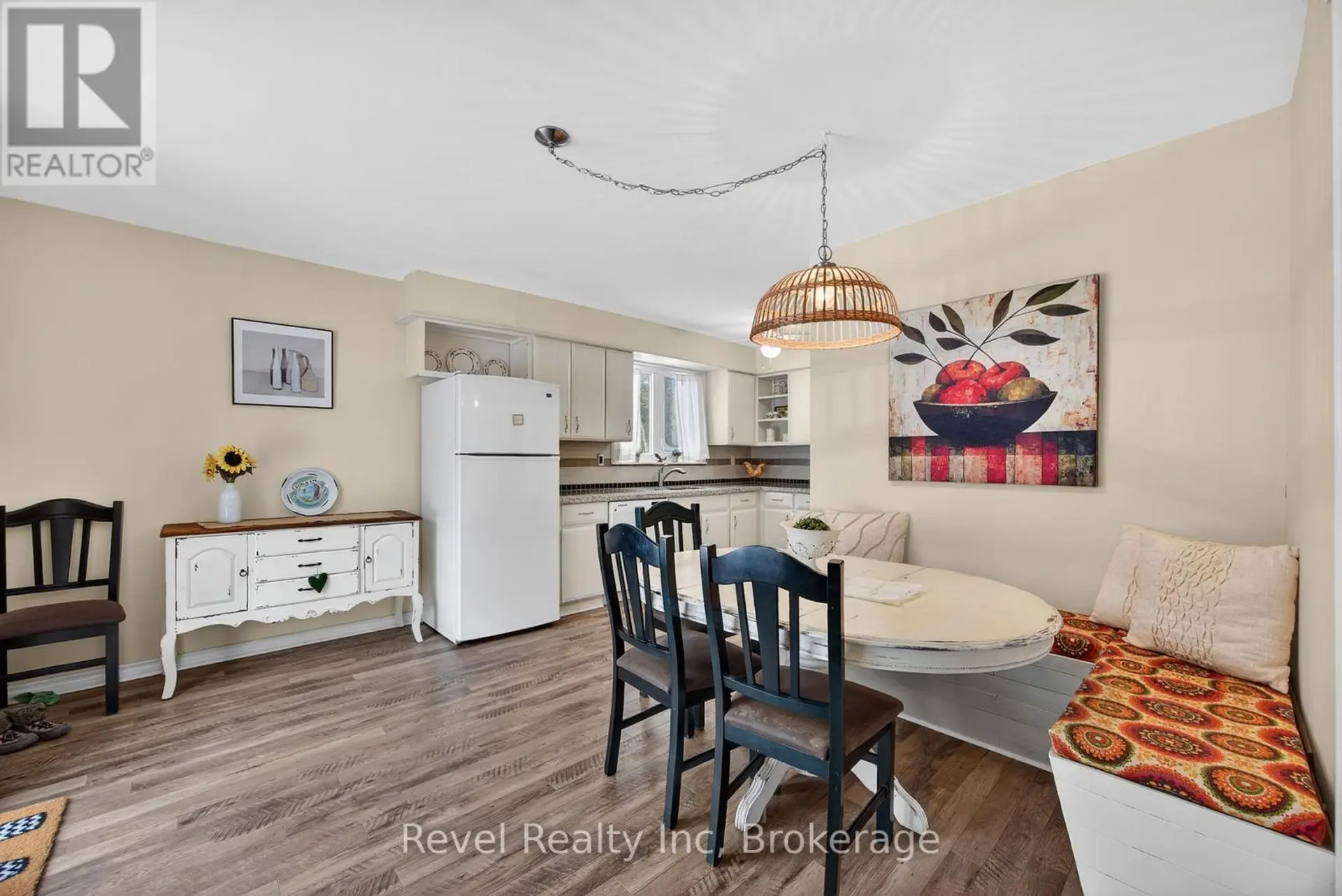8 MANITOU CRESCENT - Image 4
